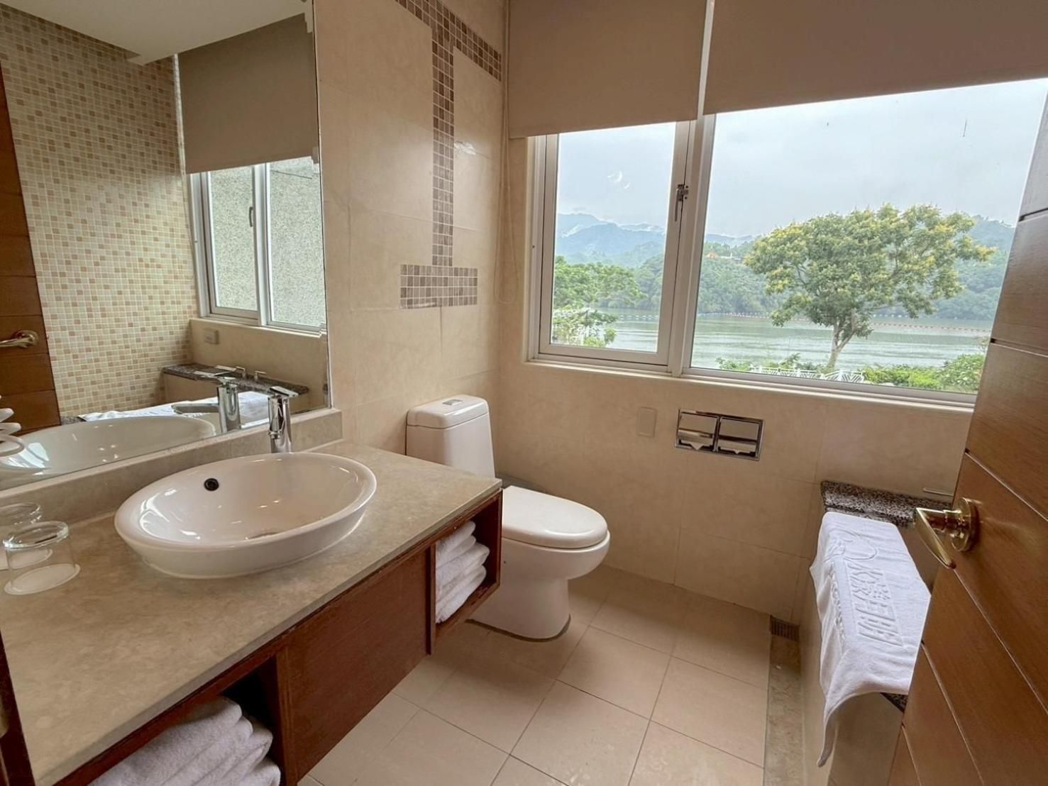 Lake View Quadruple Room