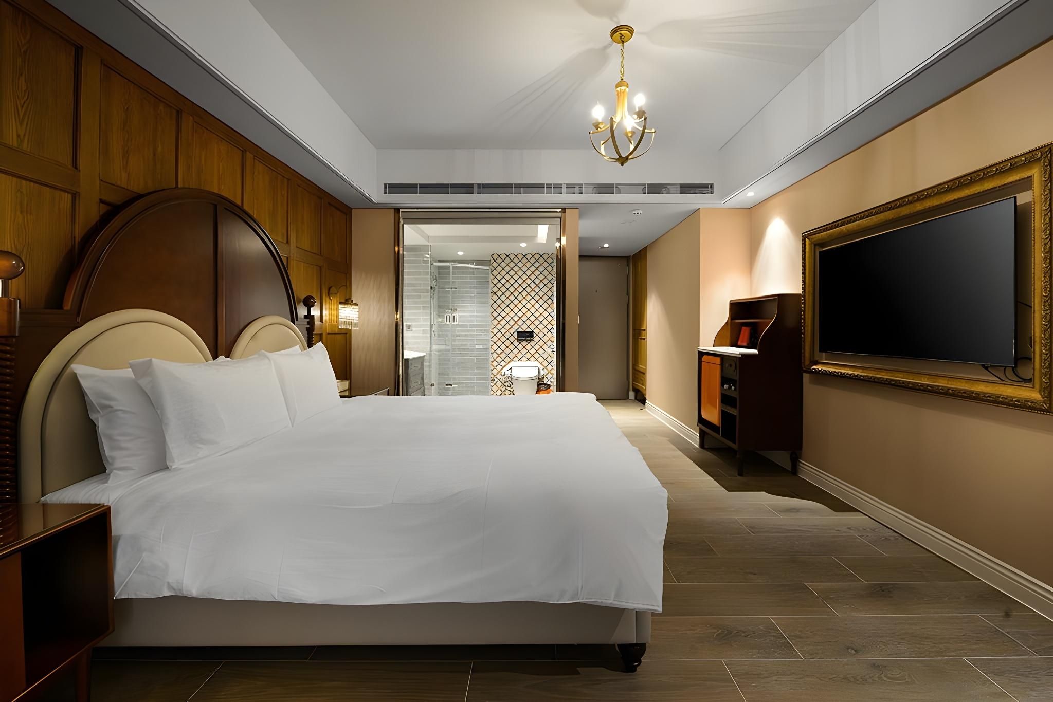 Grasse Grace Manor Old Paris Standard King Room 2