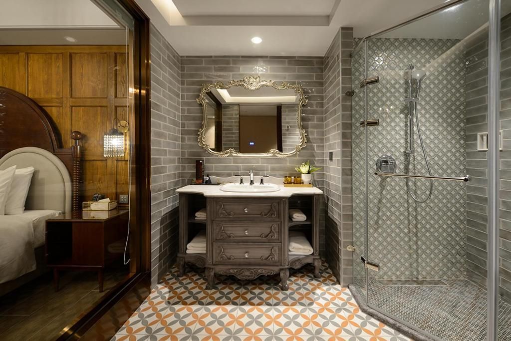 Grasse Grace Manor Standard Double Room 3