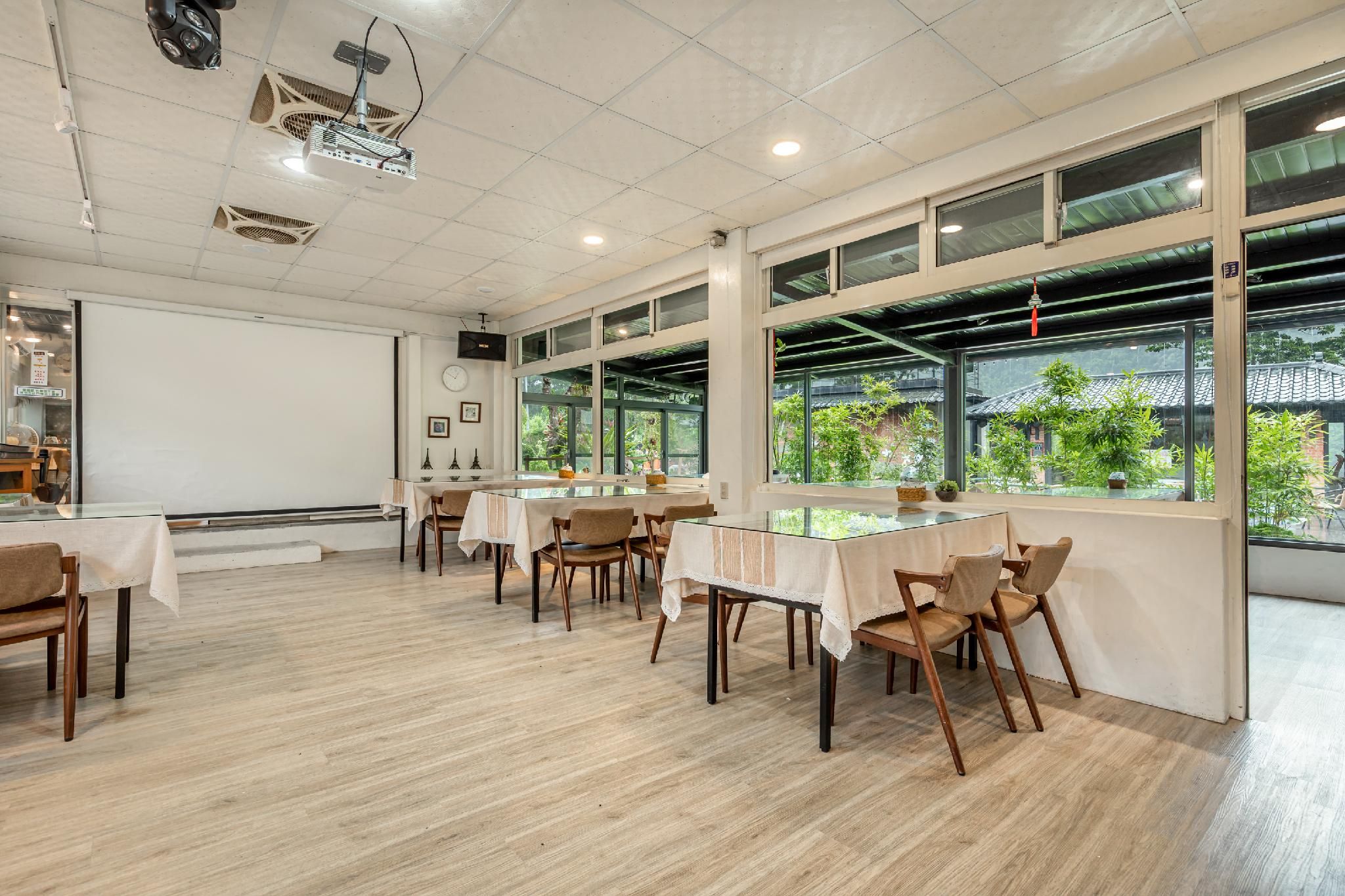 shared lounge/tv area