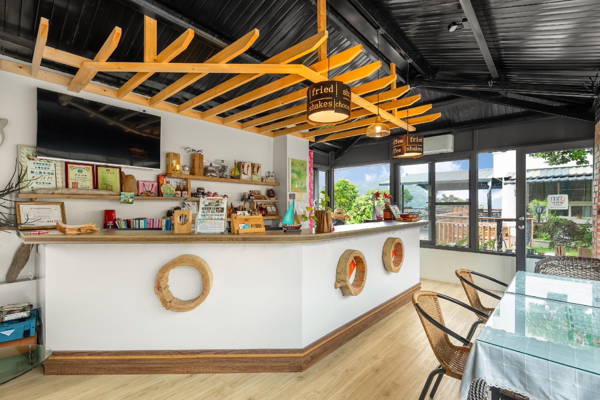 shared lounge/tv area