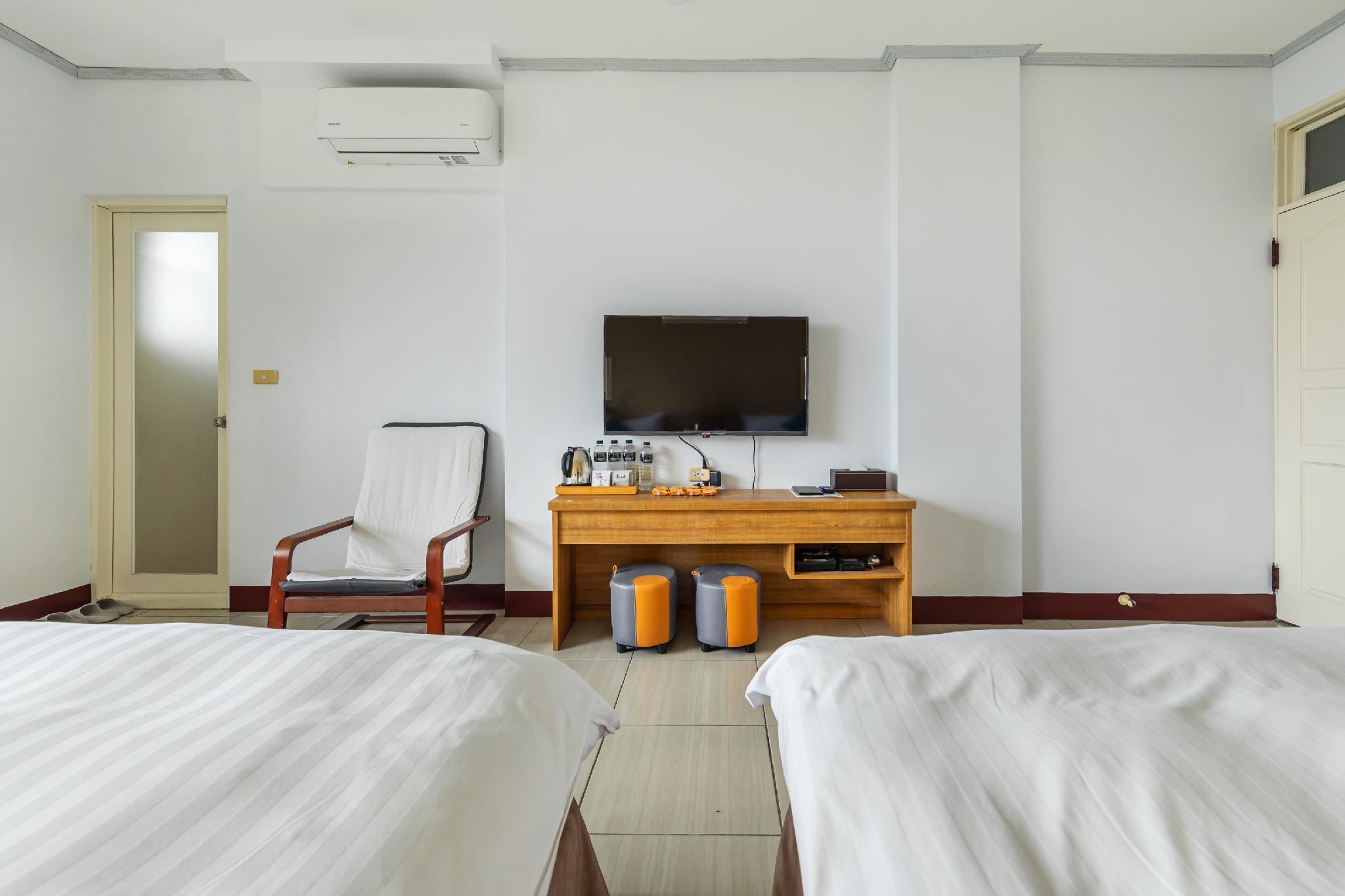 Meitiyuan Hostel Quadruple Room with Balcony