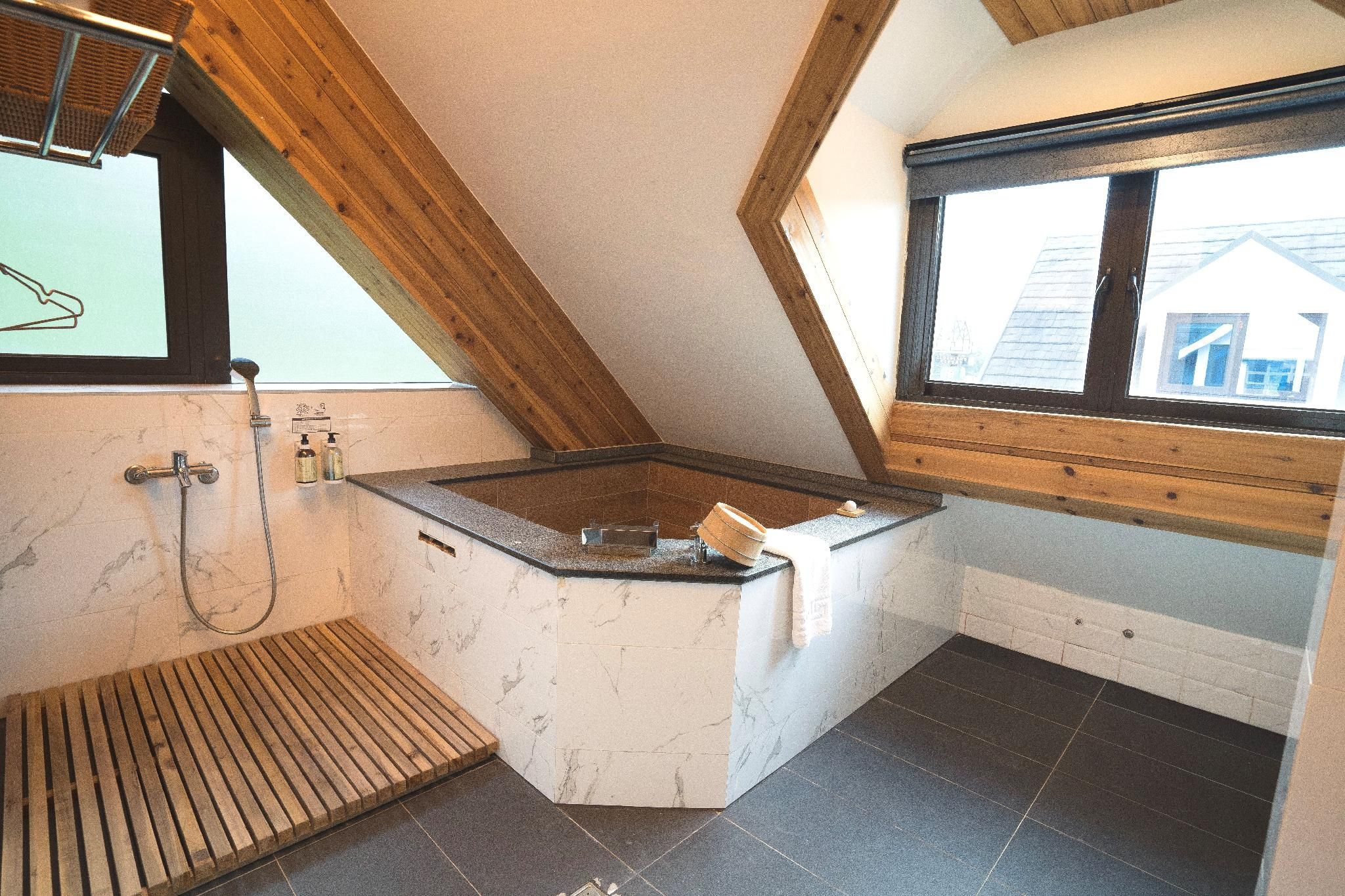 Cloudland Resort Penthouse Suite 3