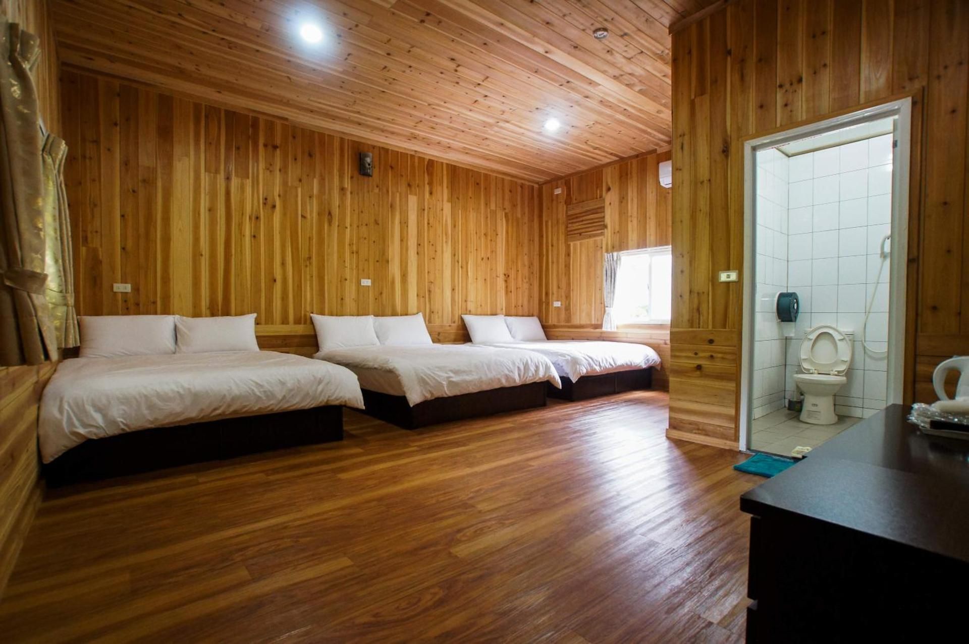 Hemerocallis Country House - Xuancao Forest Homestay Room for 6