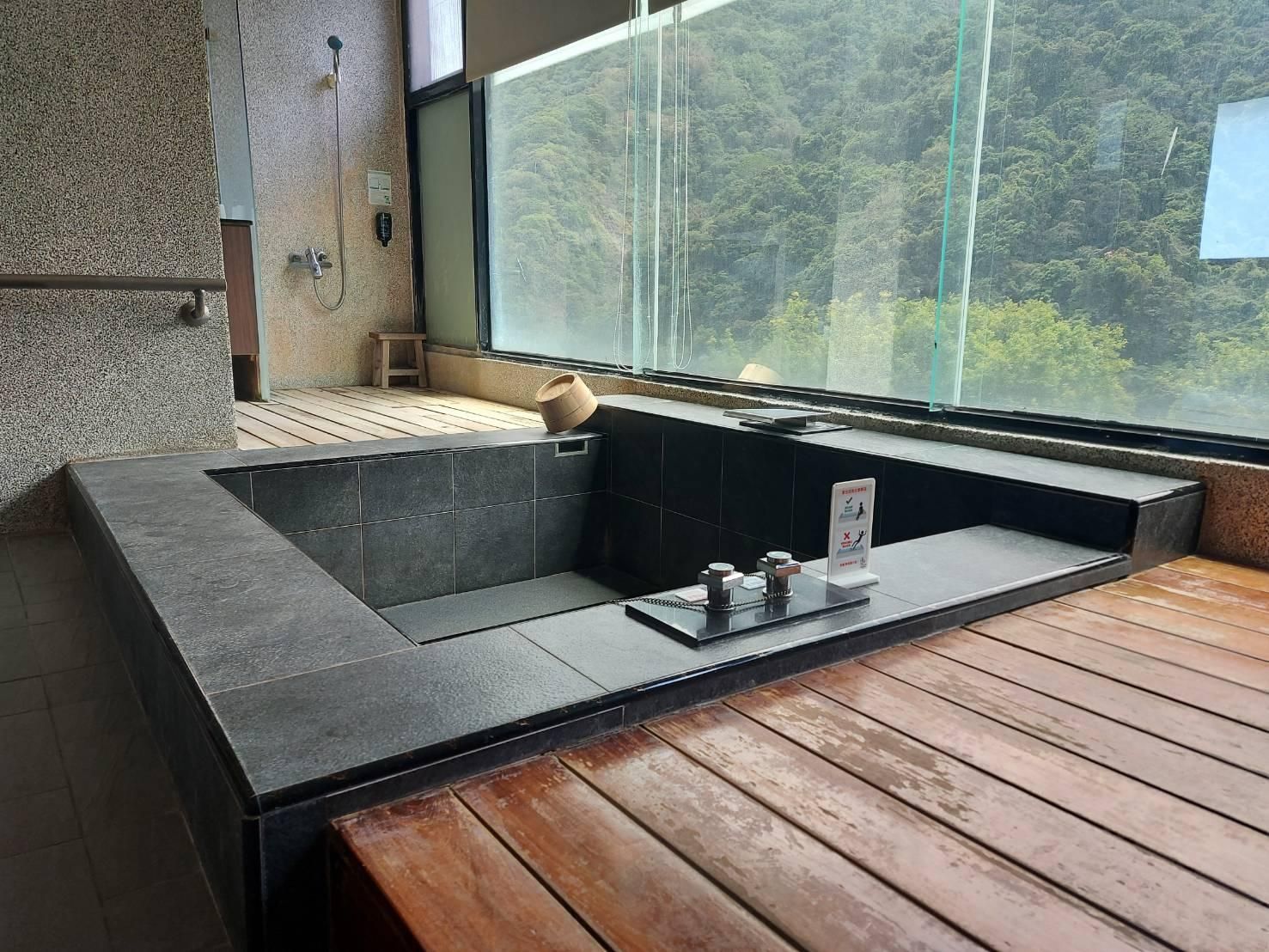 Tangyue Resort Sakura Western Quadruple Room 2