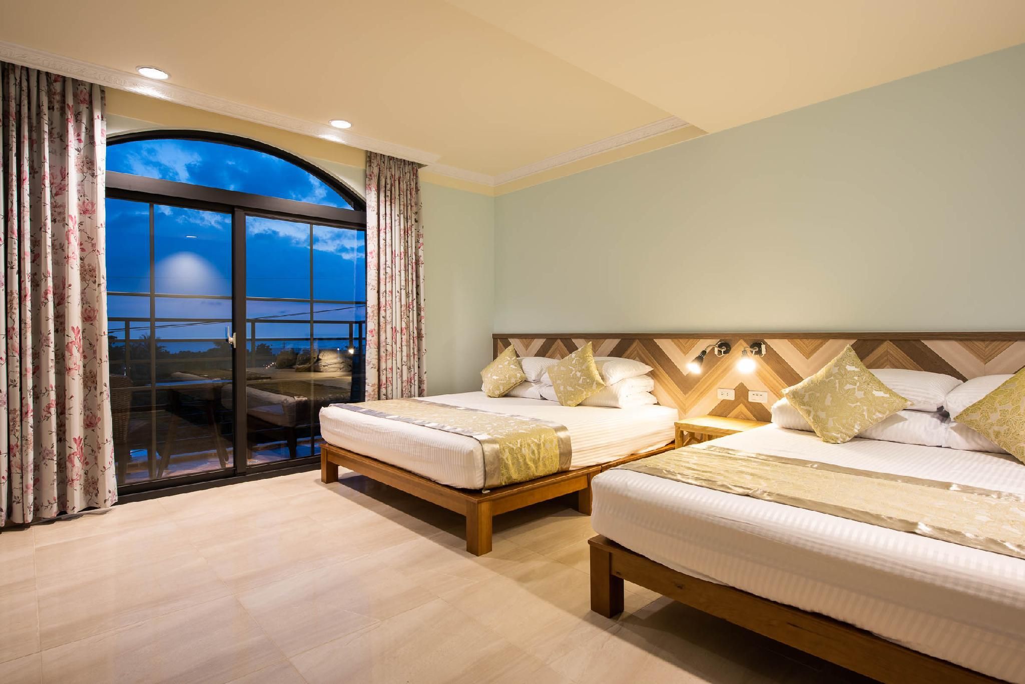 2 Queen Beds, Sunset View