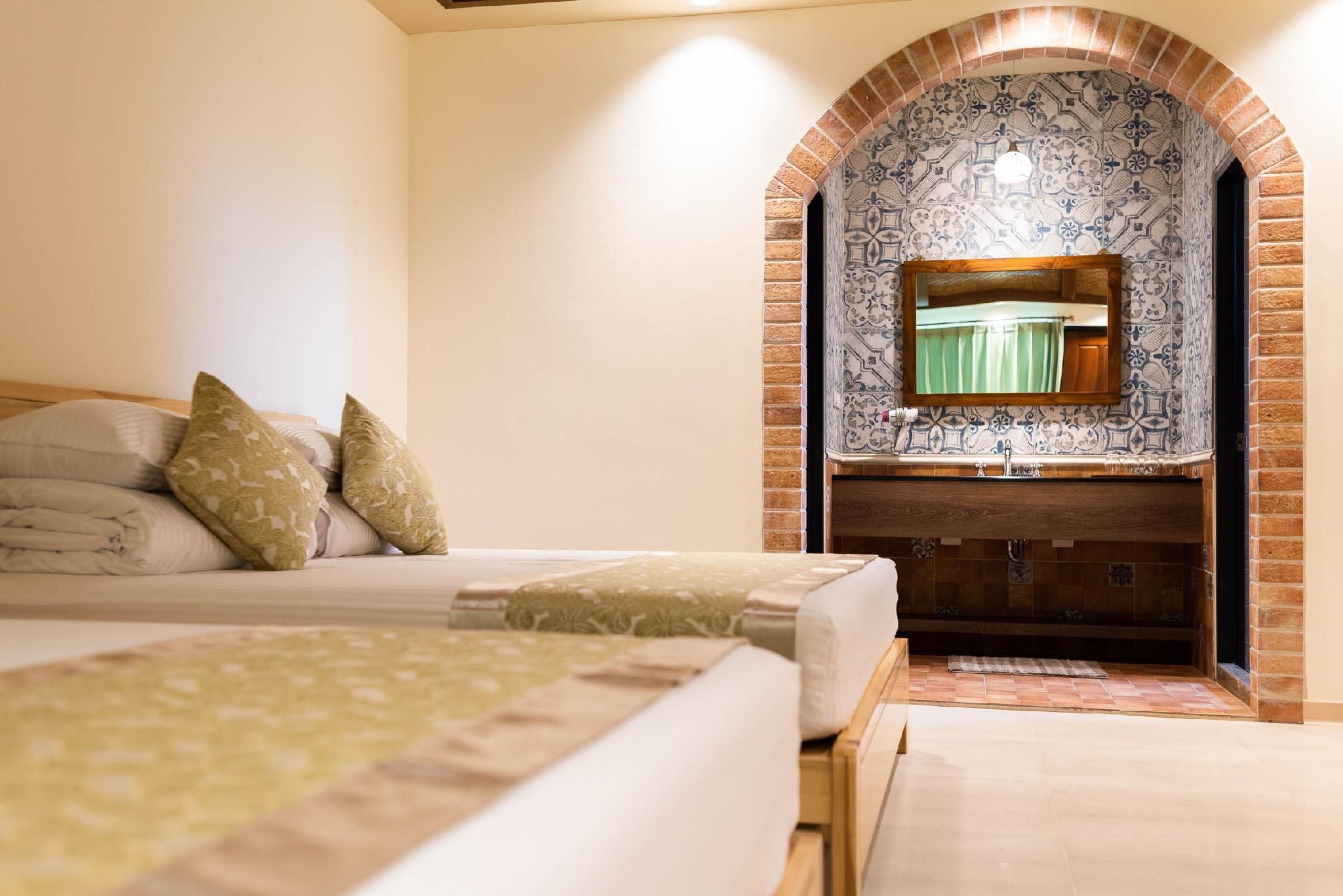 Flower Deer Inn Family Garden View 2