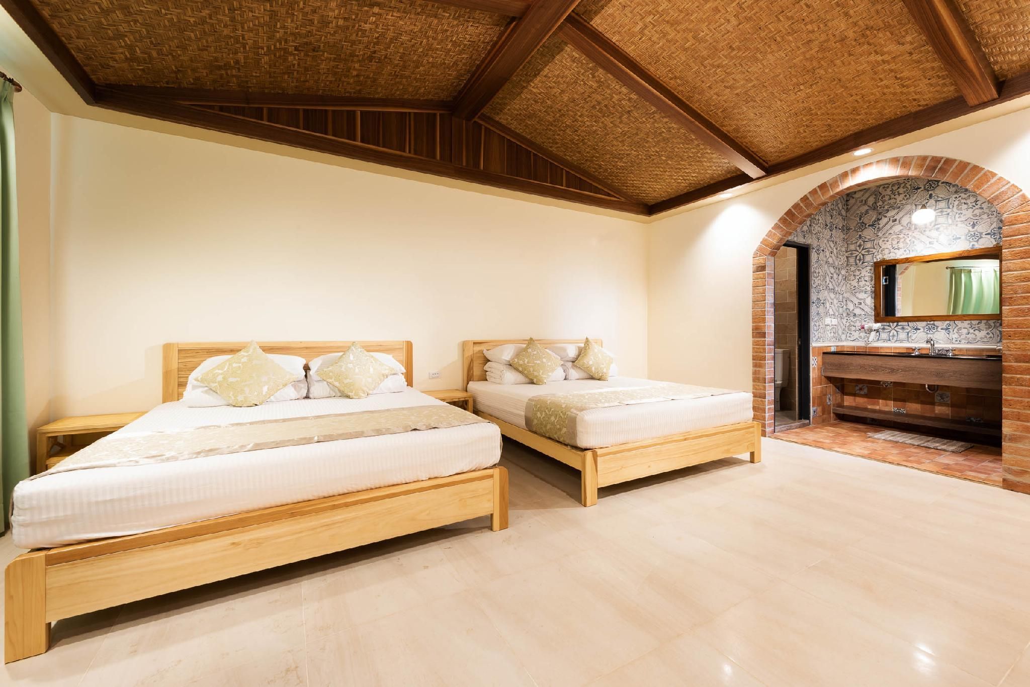 Flower Deer Inn Family Garden View