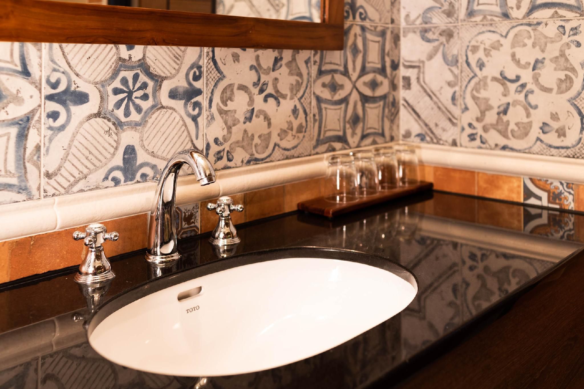 Flower Deer Inn Family Garden View 3