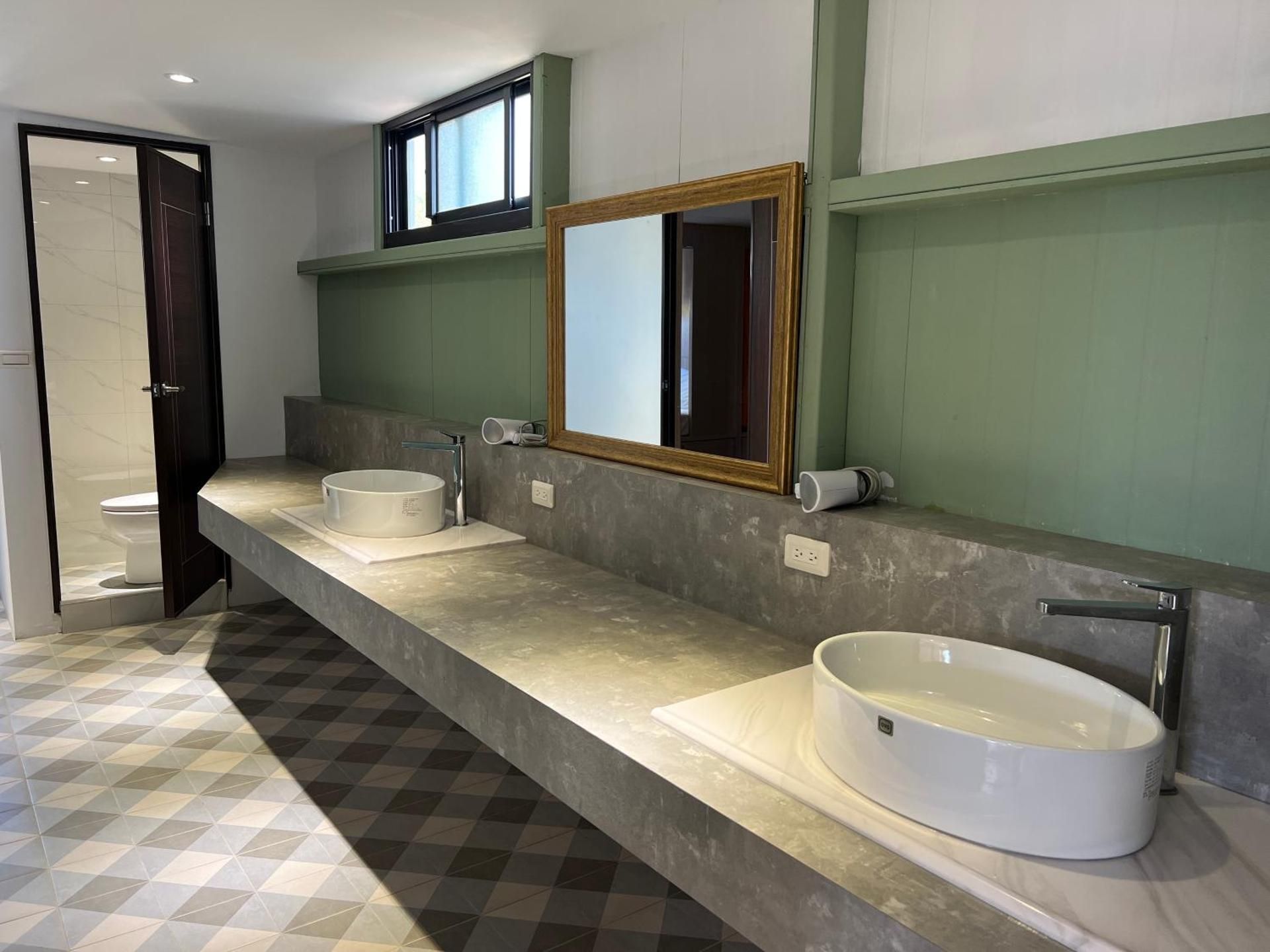 Second hostel Bed in 6 Bed Female Dormitory 3