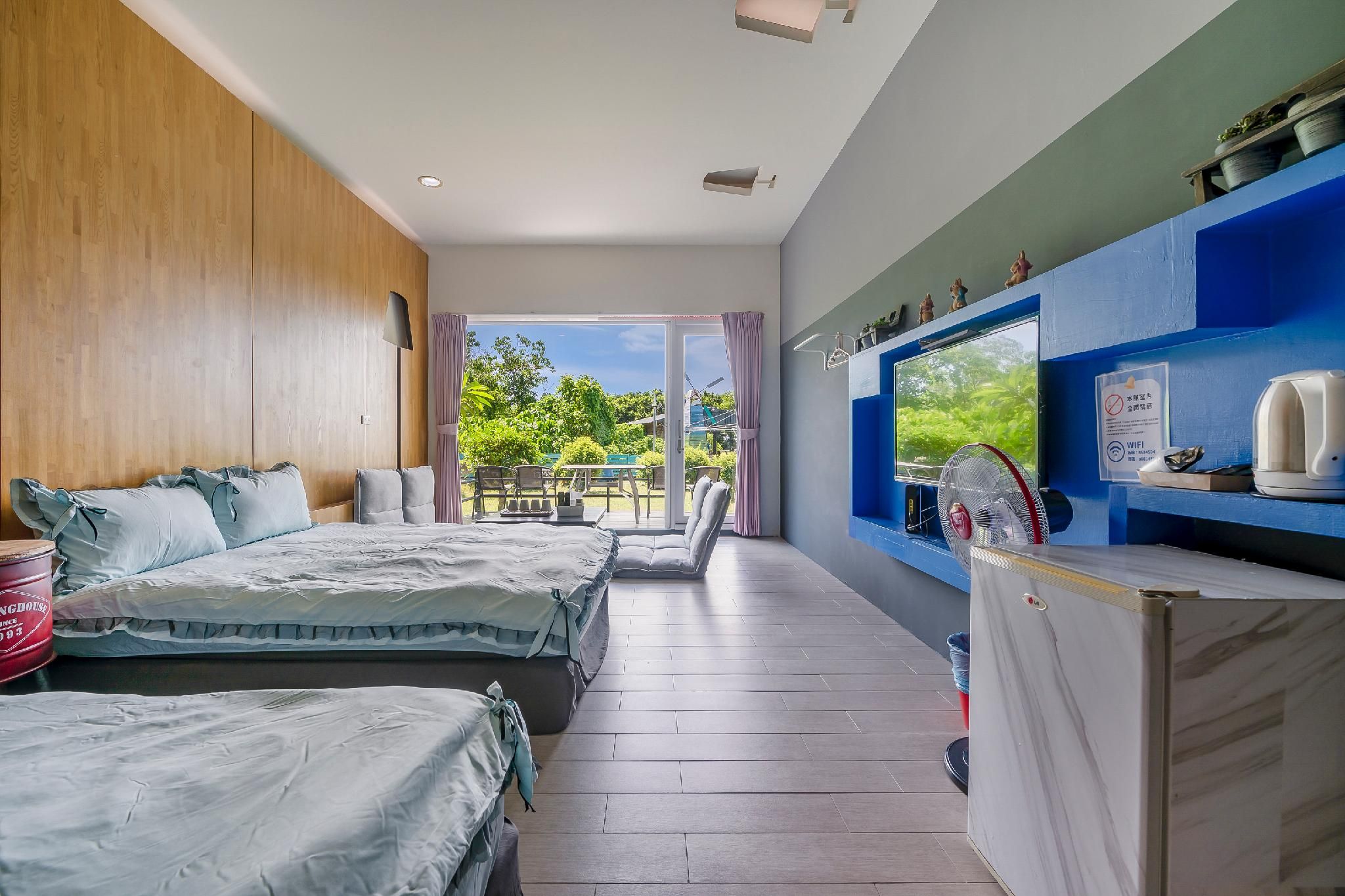 Happiness Ocean View B&B Quadruple Room with Balcony 2