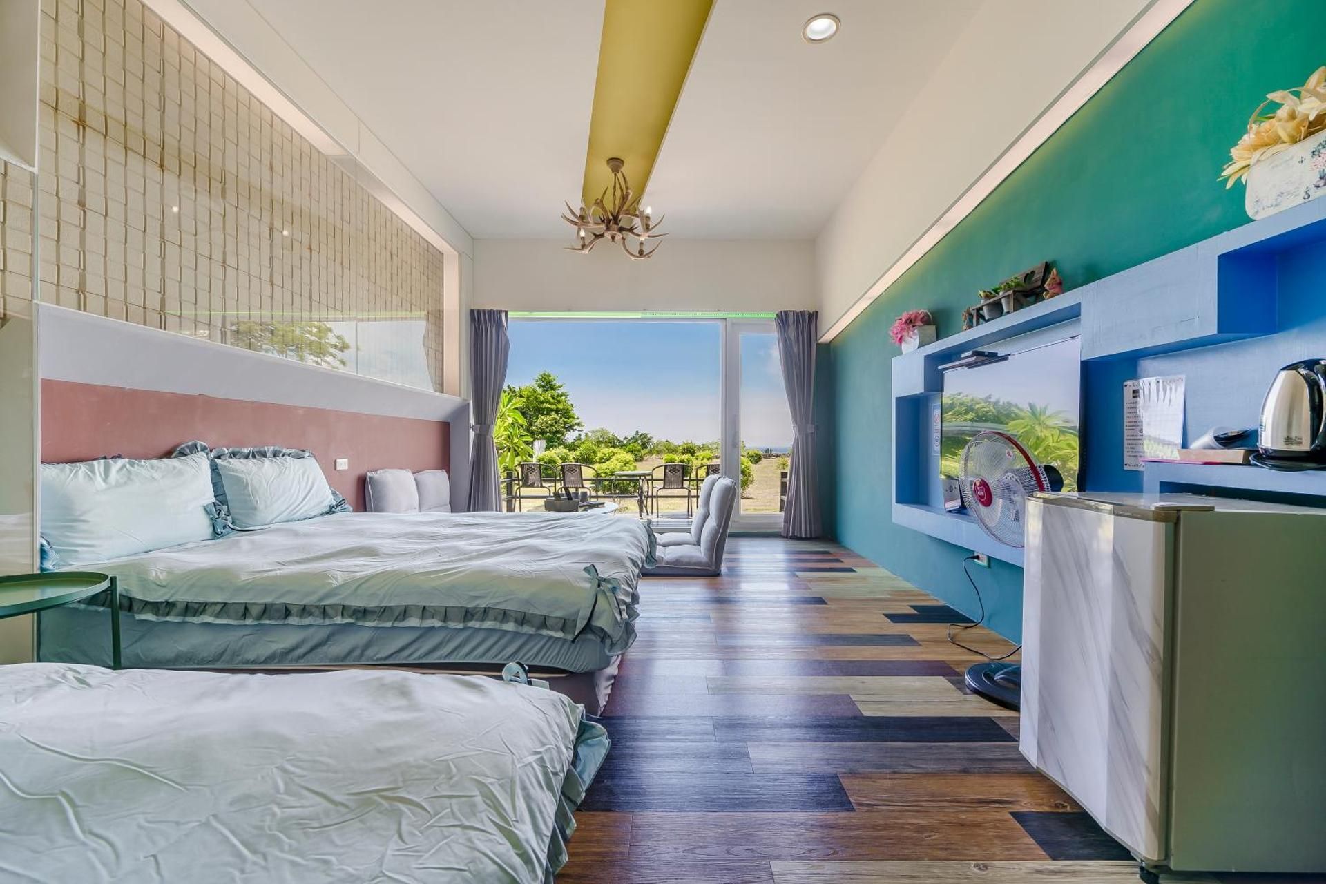 Happiness Ocean View B&B Quadruple Room with Balcony