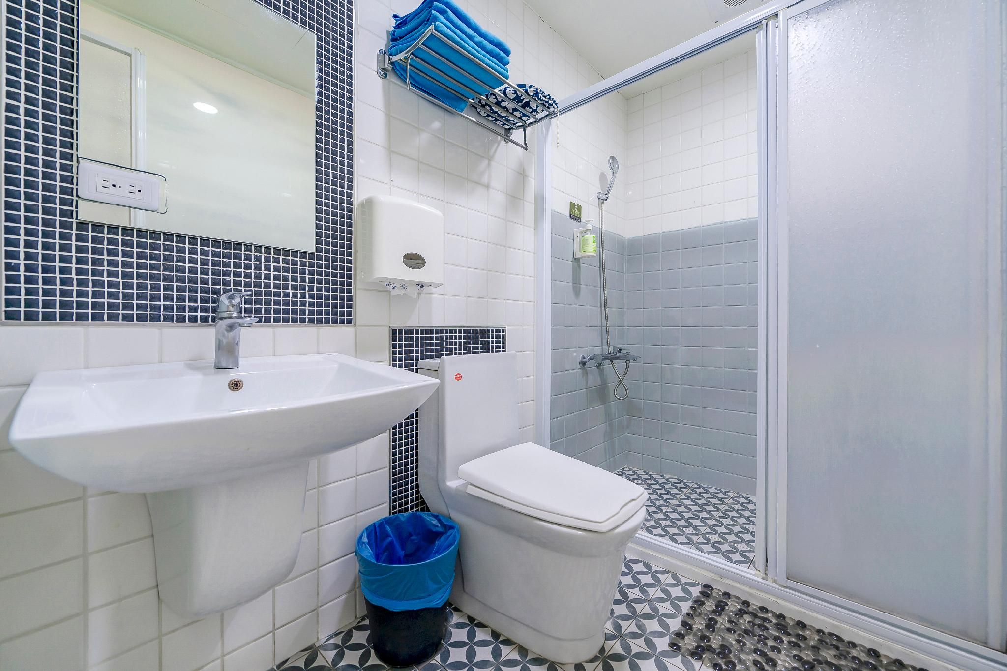 Happiness Ocean View B&B Quadruple Room with Balcony 3