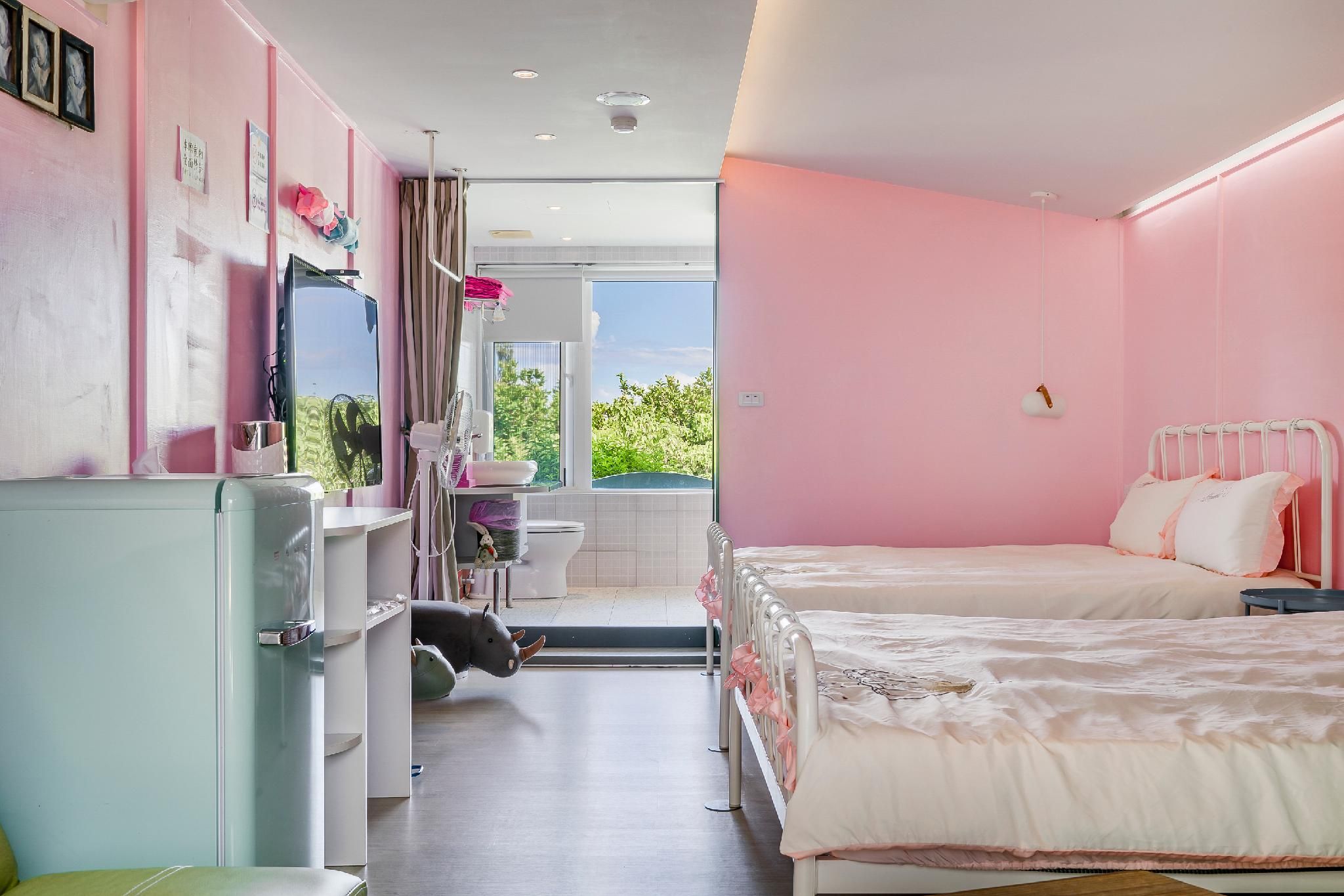 Quadruple Room with Bathtub