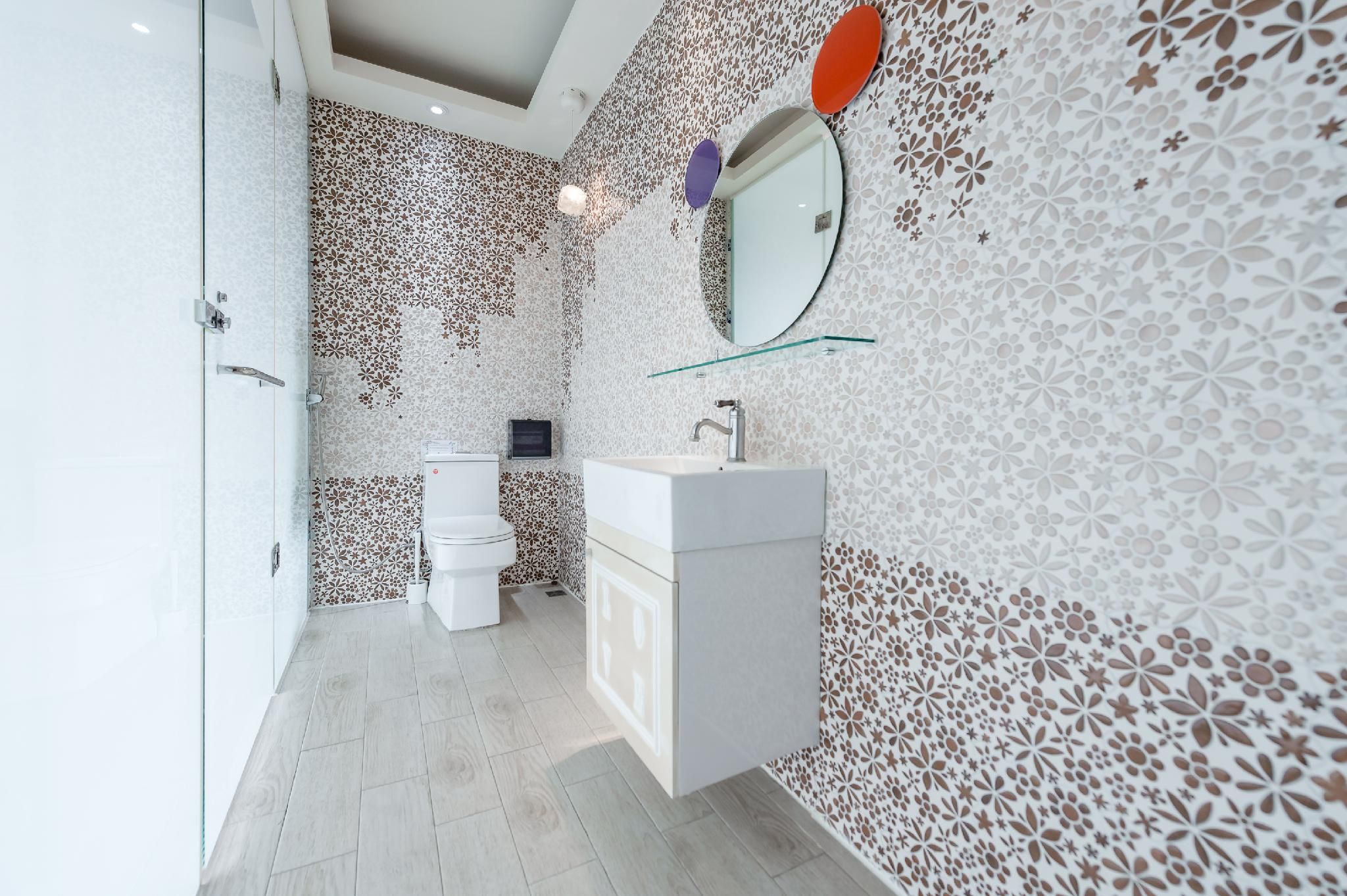 Happiness Pink B&B Quadruple Room with Terrace