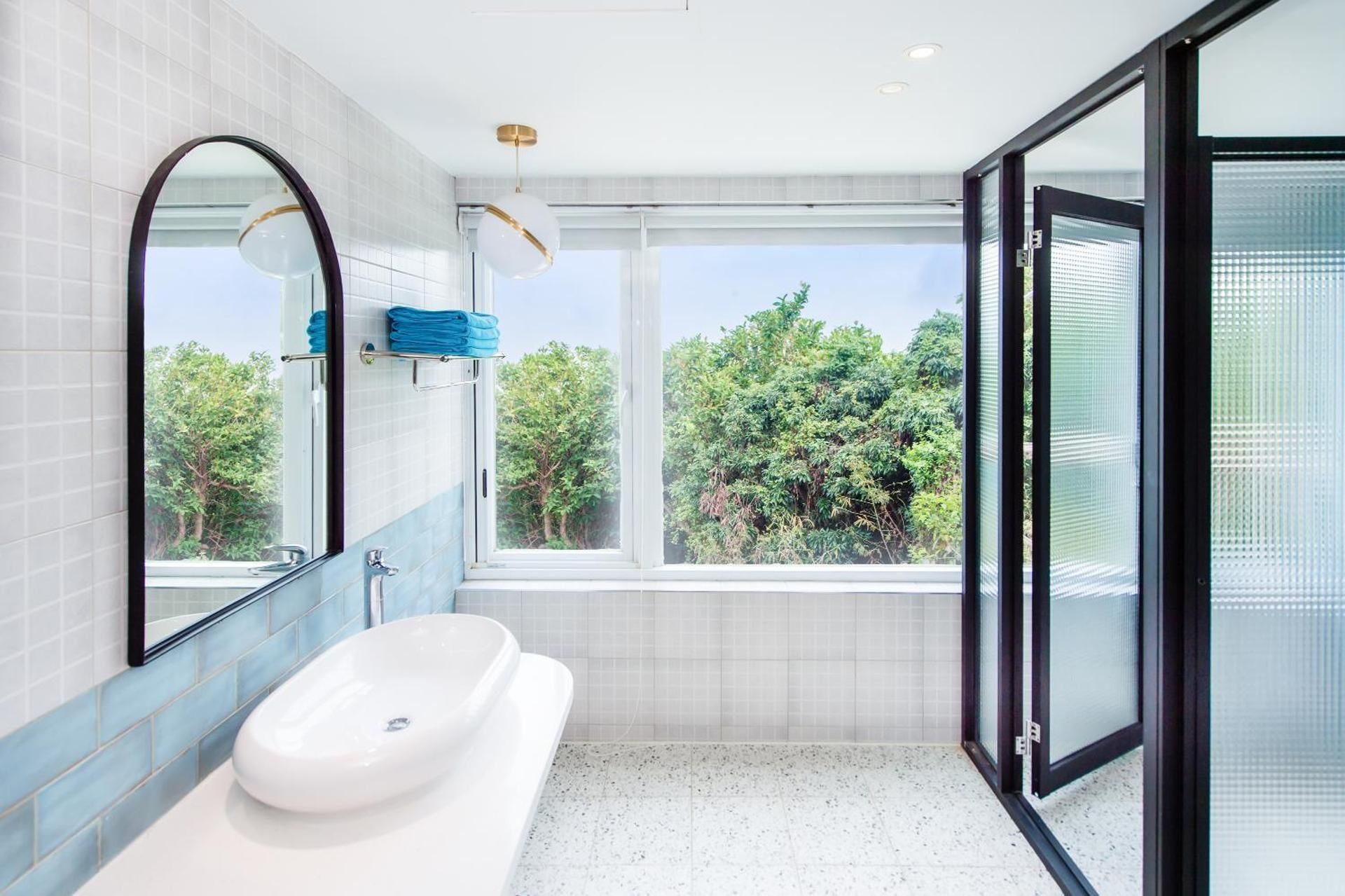 Happiness Pink B&B Ocean View Quadruple Room 2