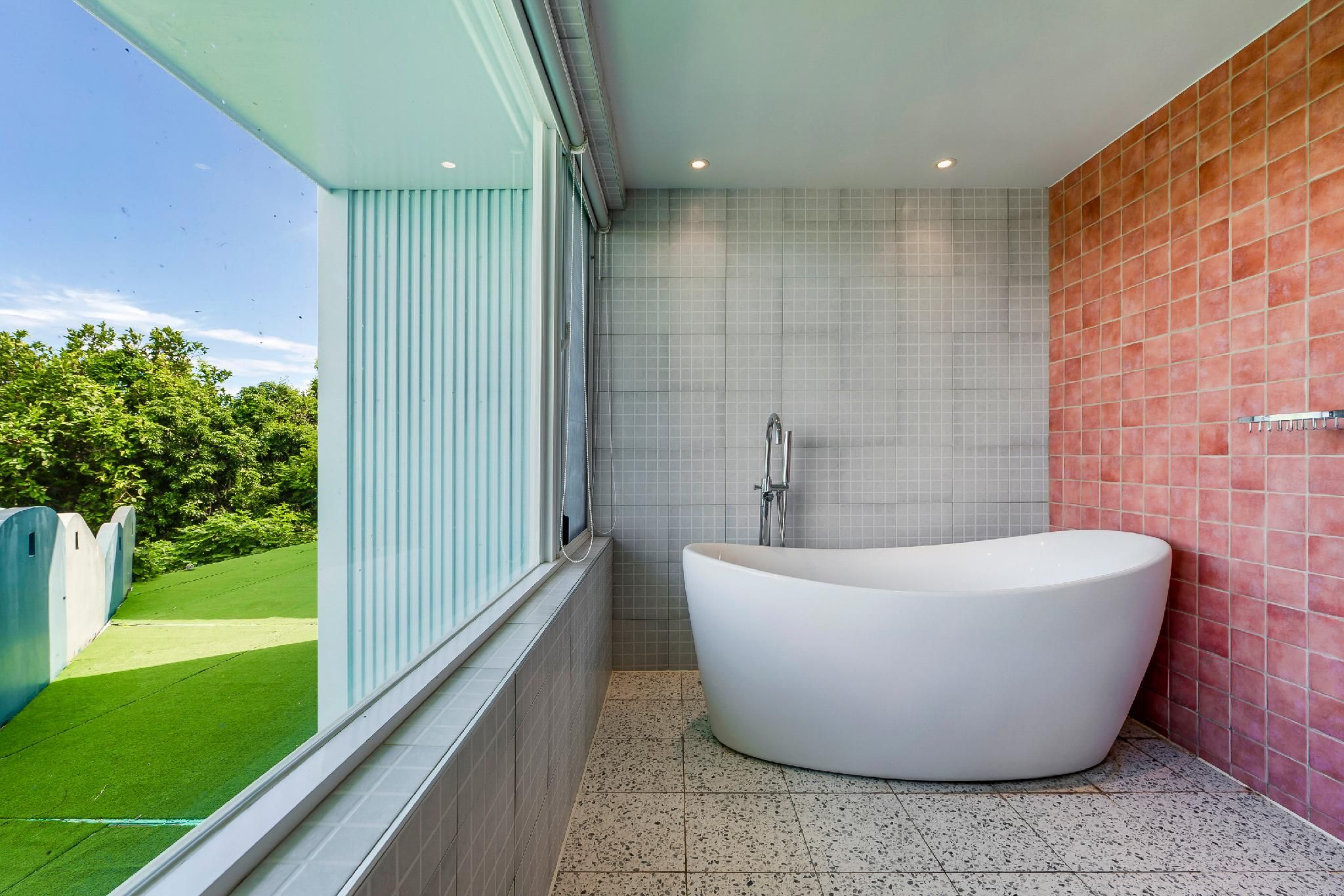 Quadruple Room with Bathtub