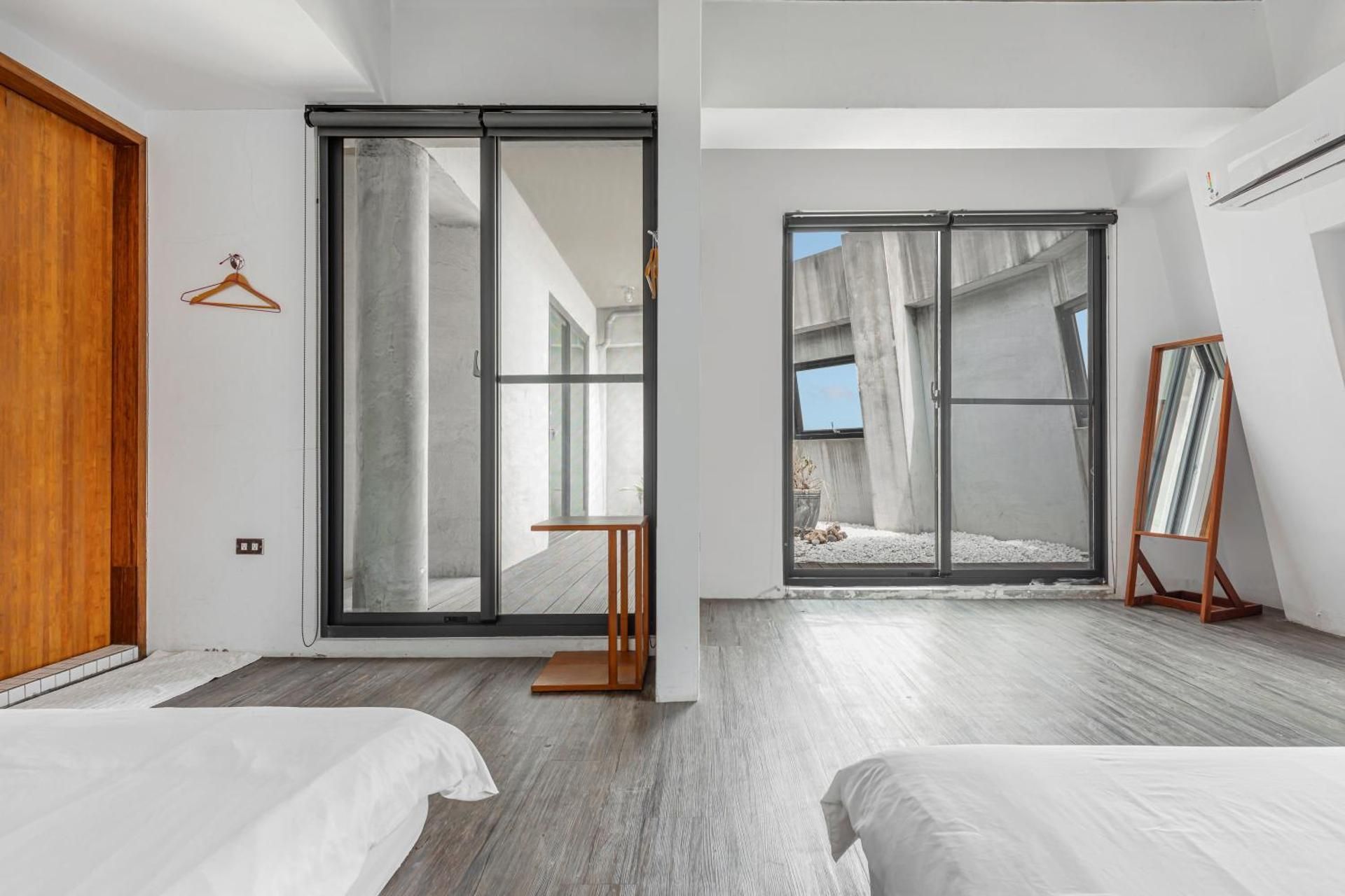 Huyan Quadruple Room with Balcony 2