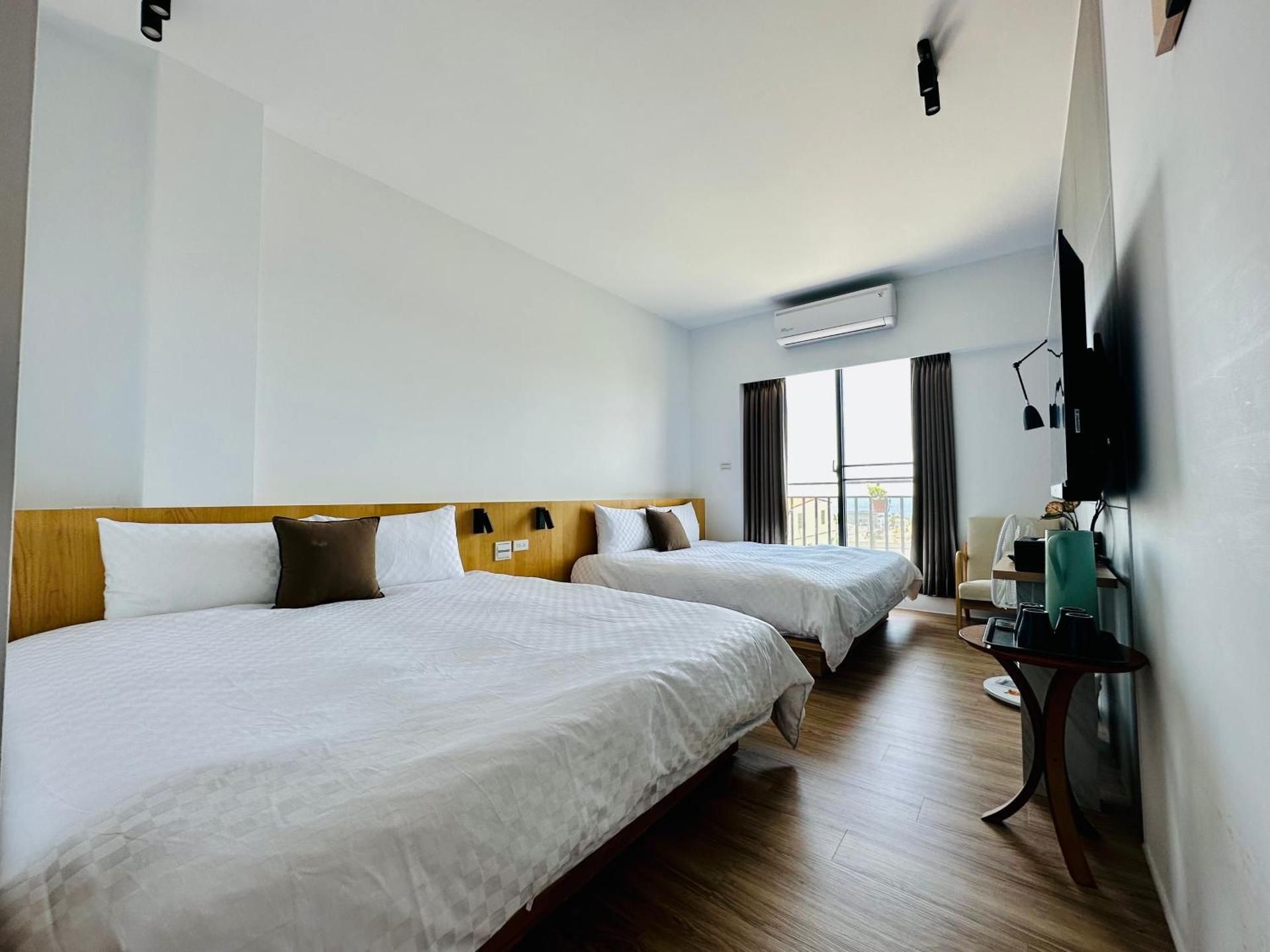 Weizhi Hotel Quadruple Room with Sea View