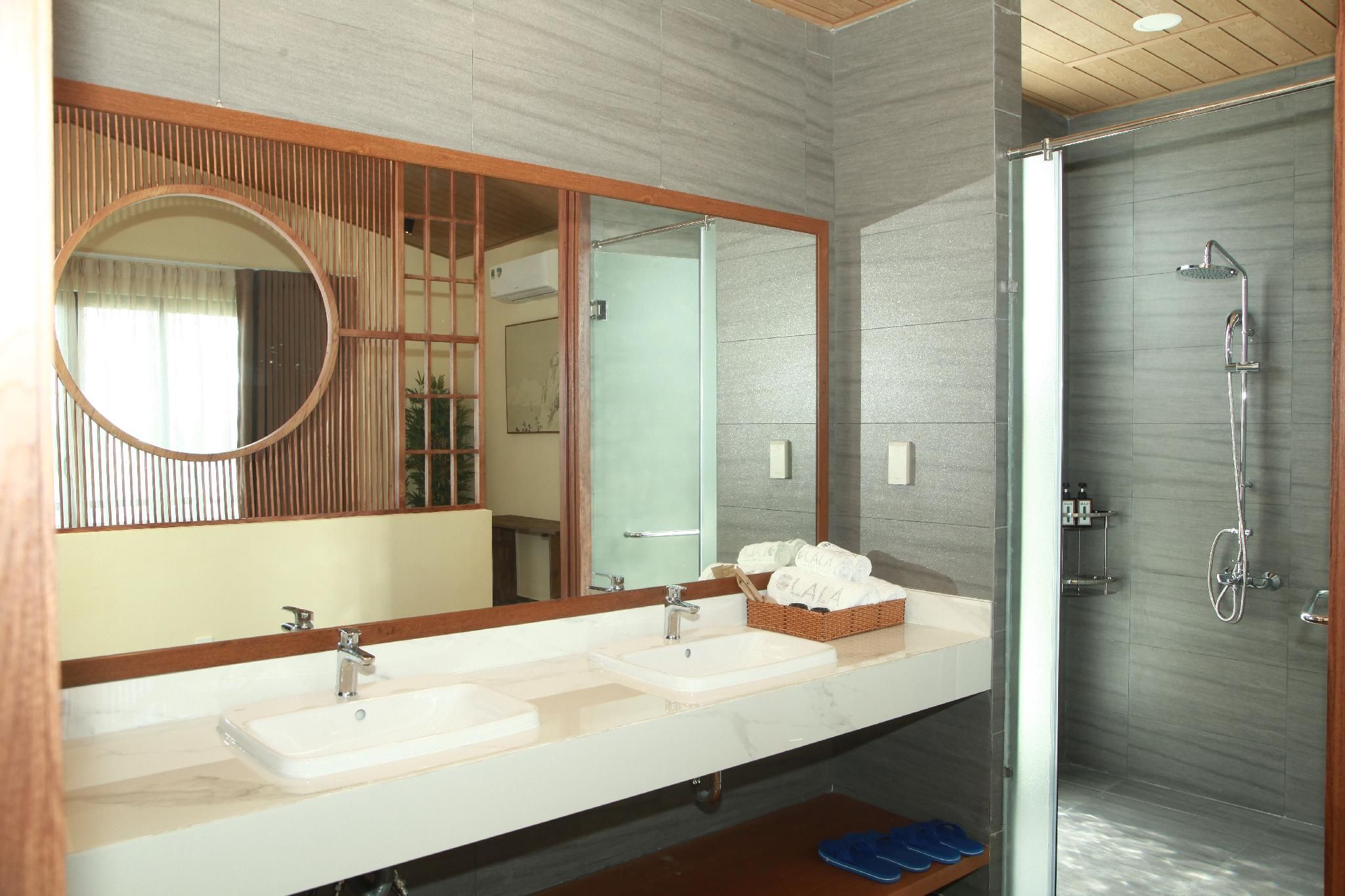 Villa Lake View King Bed