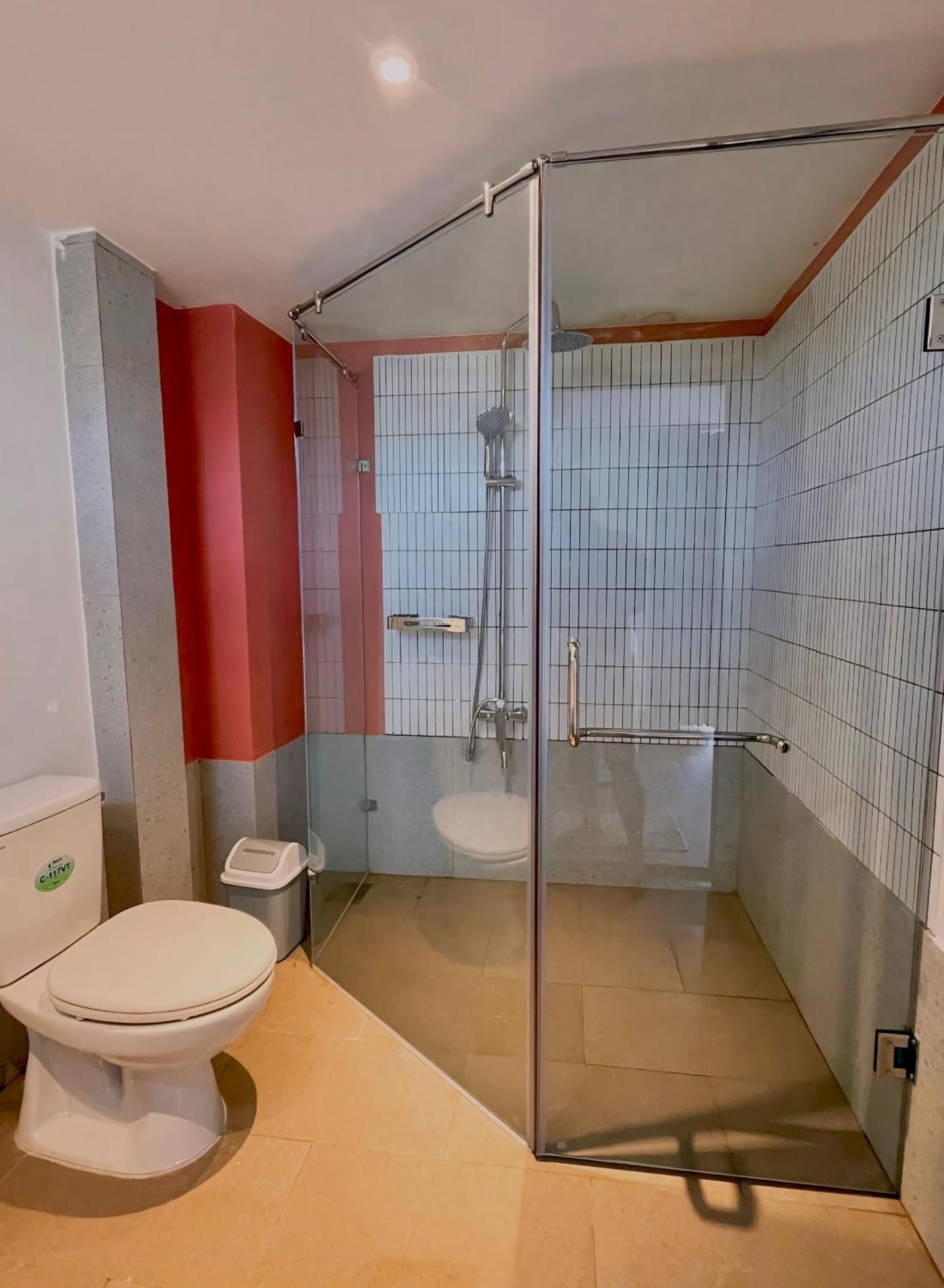 Lanh's Homestay Quadruple Room with Balcony 3