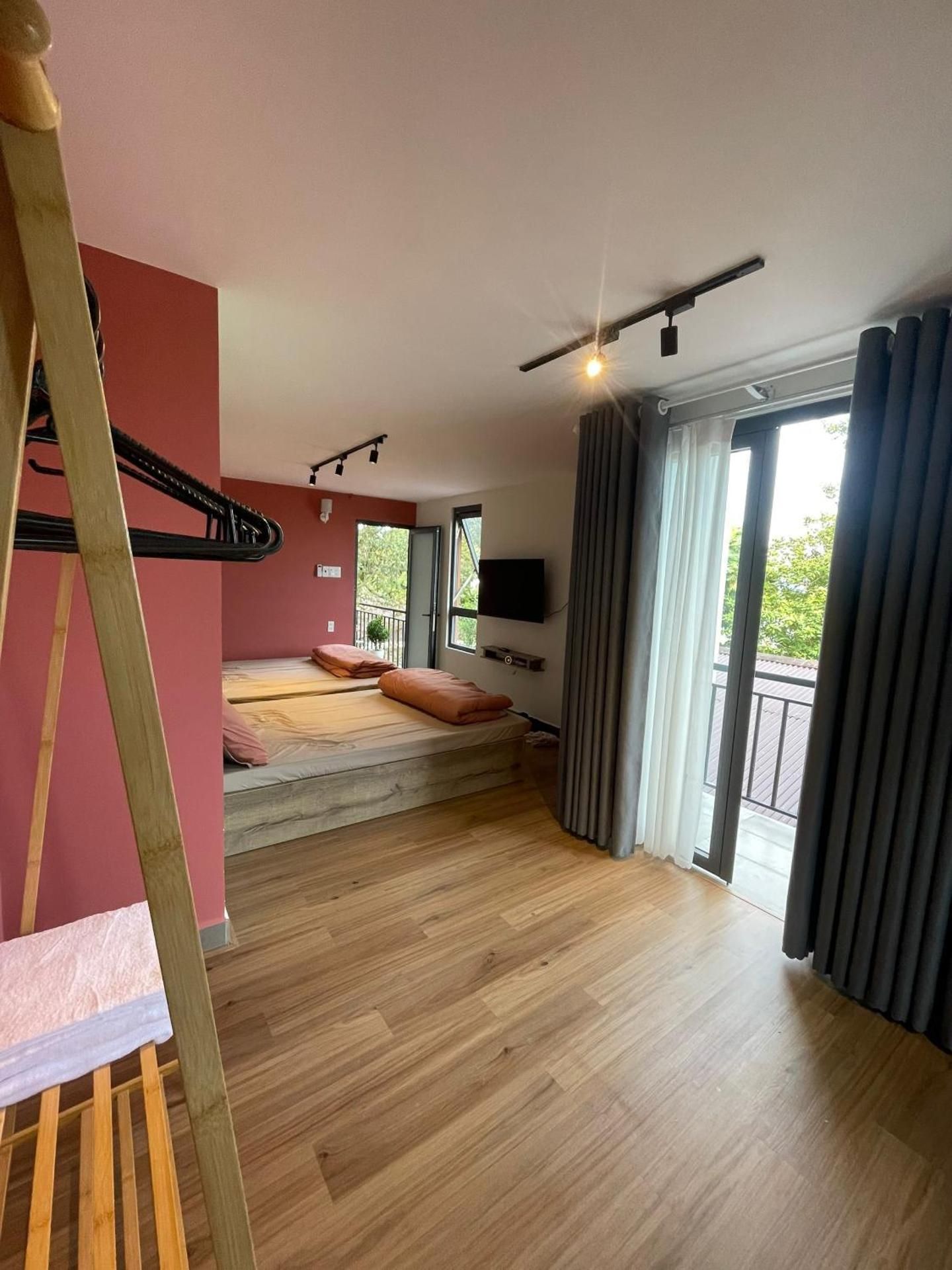 Lanh's Homestay Quadruple Room with Balcony 2