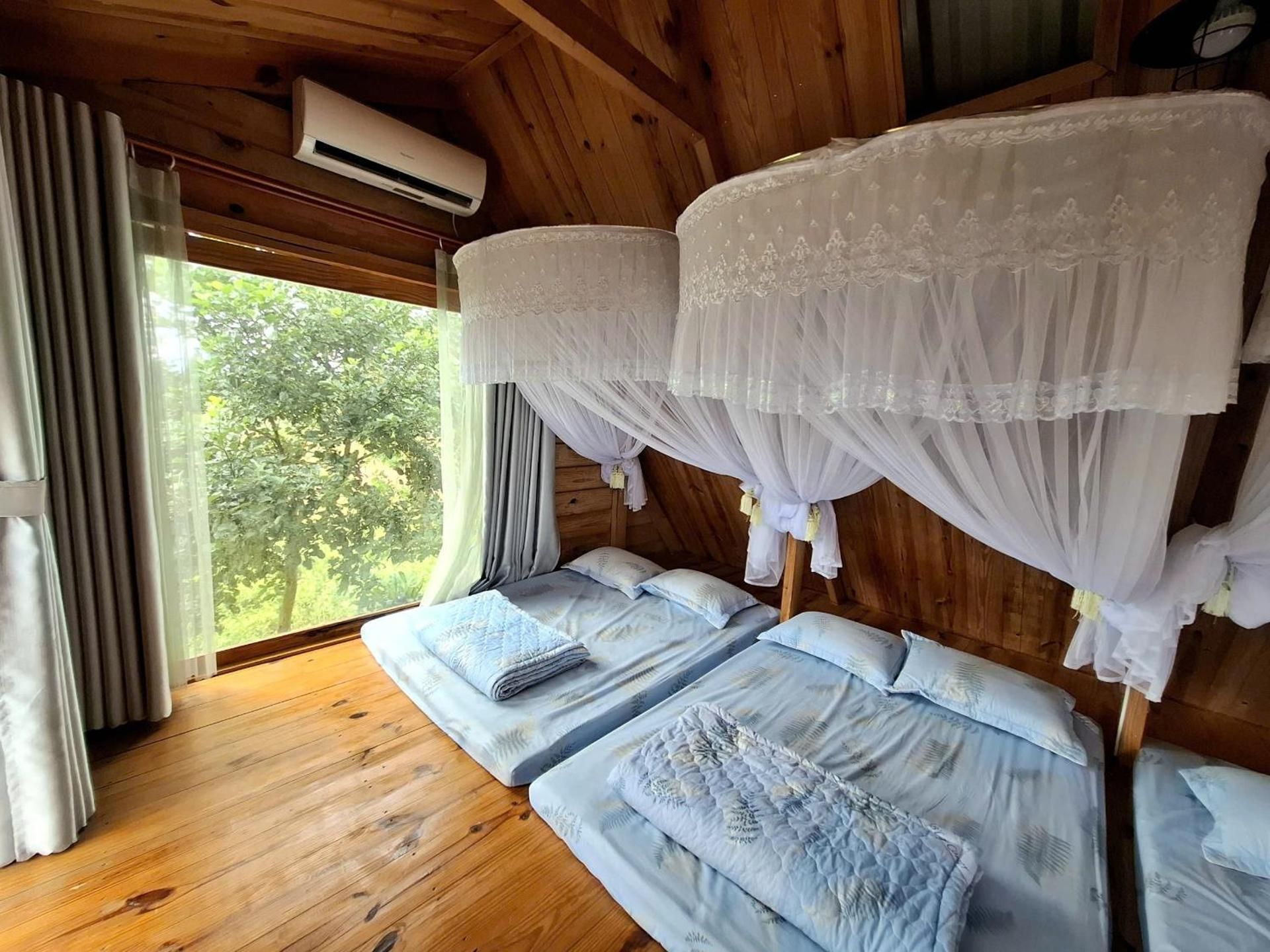 Family Room with Garden View