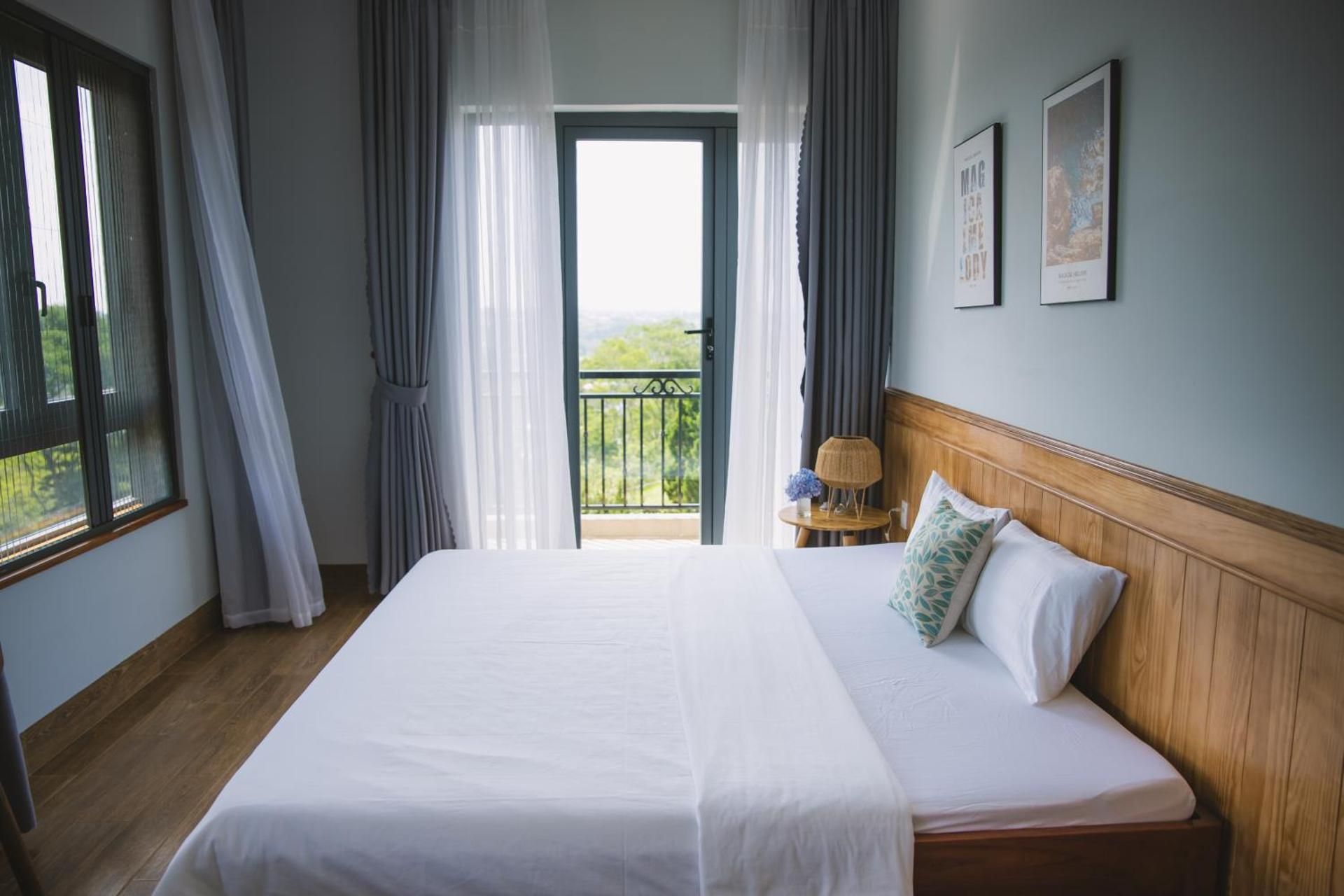 King Room with Balcony