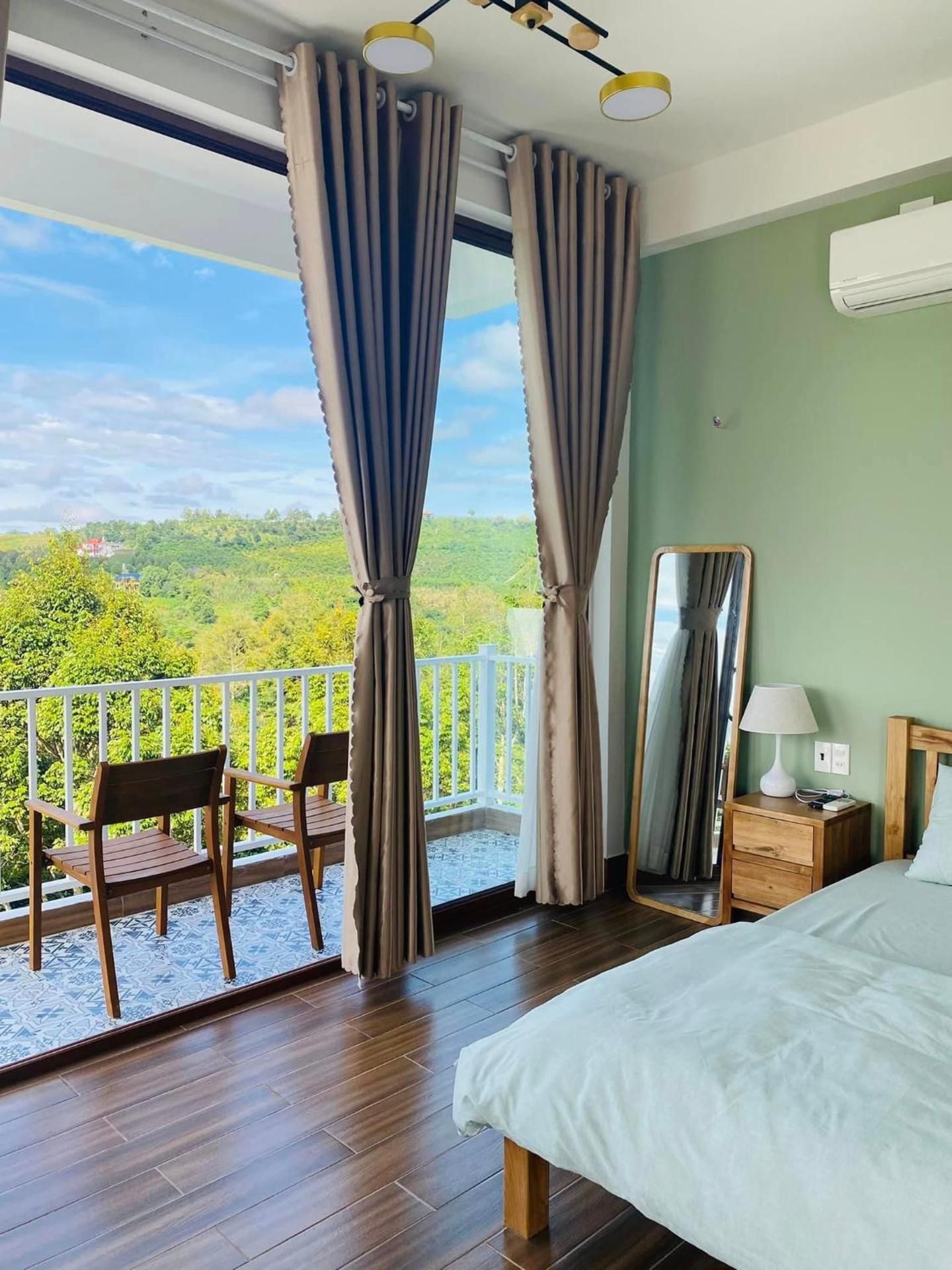 Dứa Homestay - Bảo Lộc King Room with Mountain View 2
