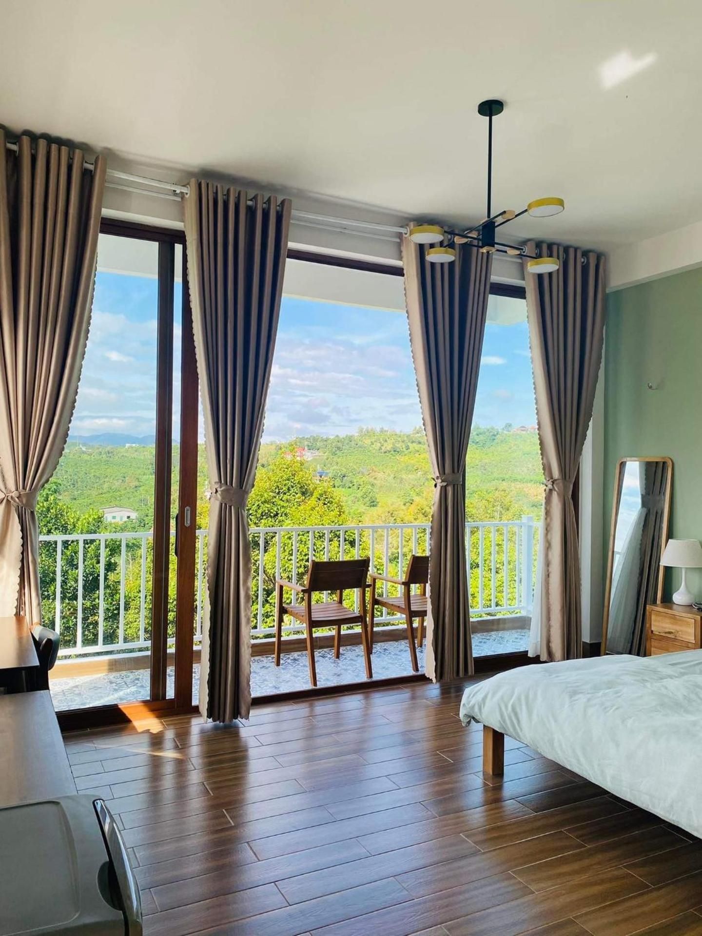 Dứa Homestay - Bảo Lộc King Room with Mountain View