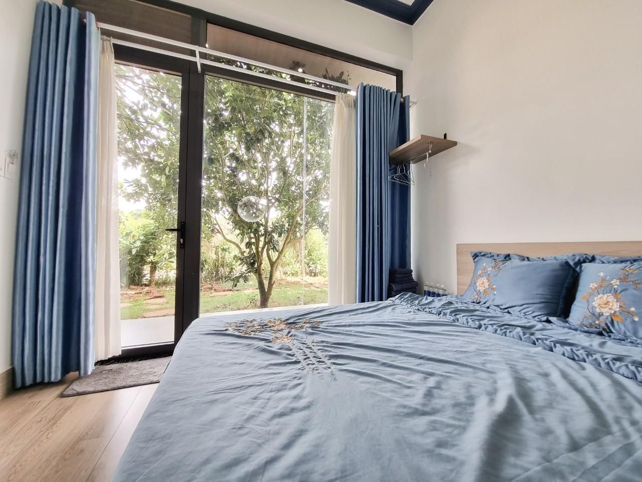 Family Room with Garden View