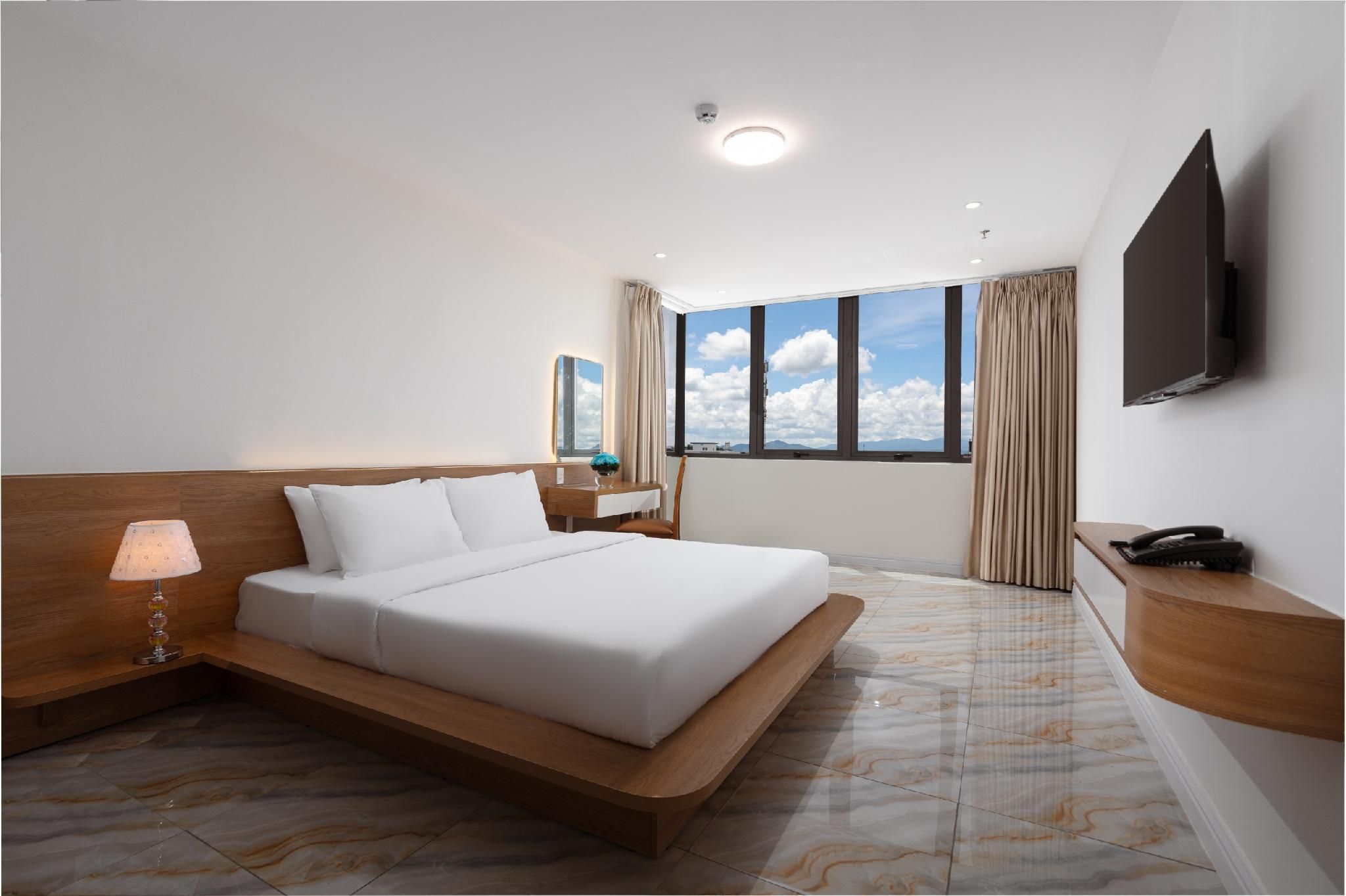 Deluxe City View King Room