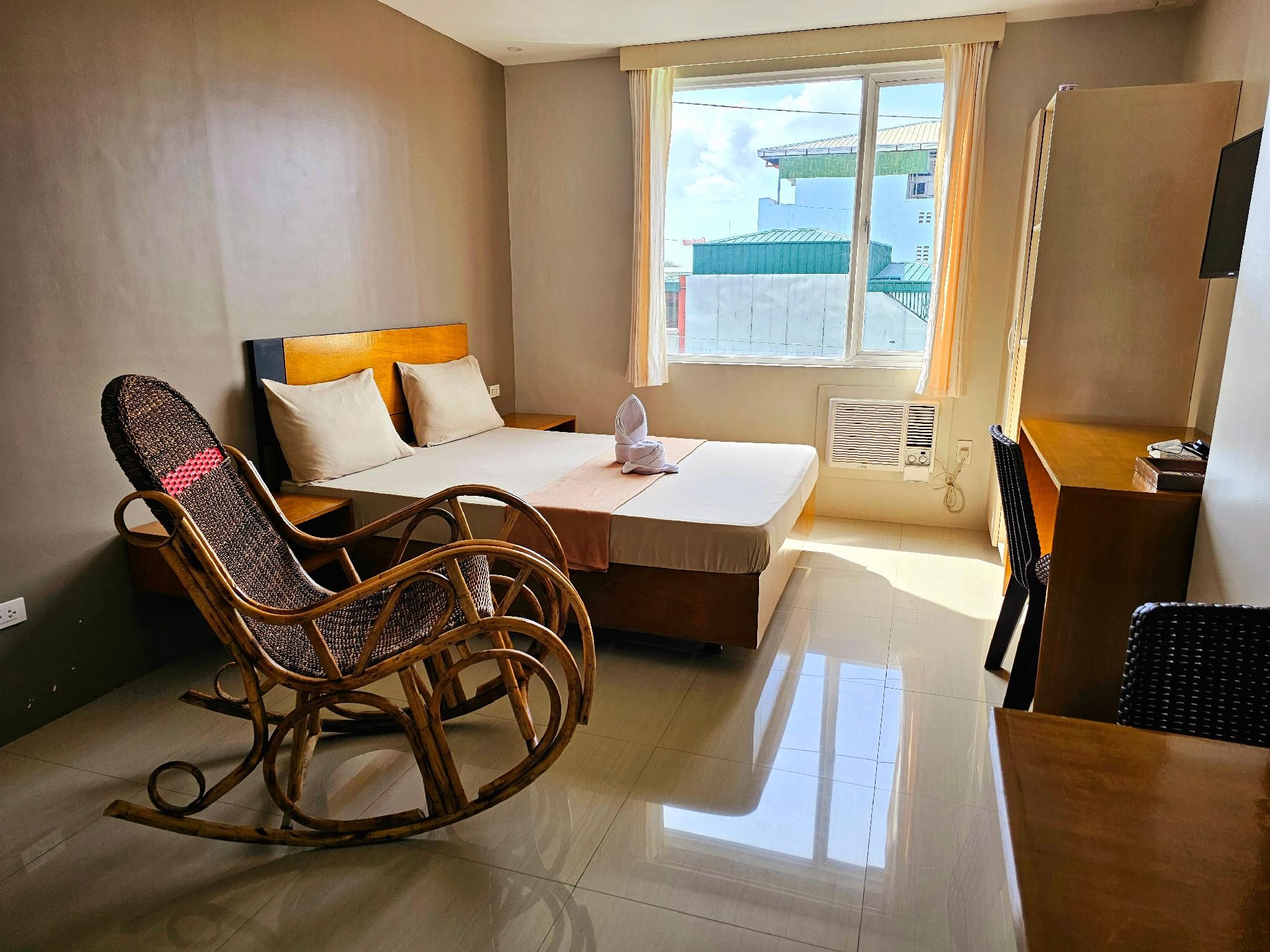 Jaelle Residences Hotel - Downtown Connecting Family Room 3