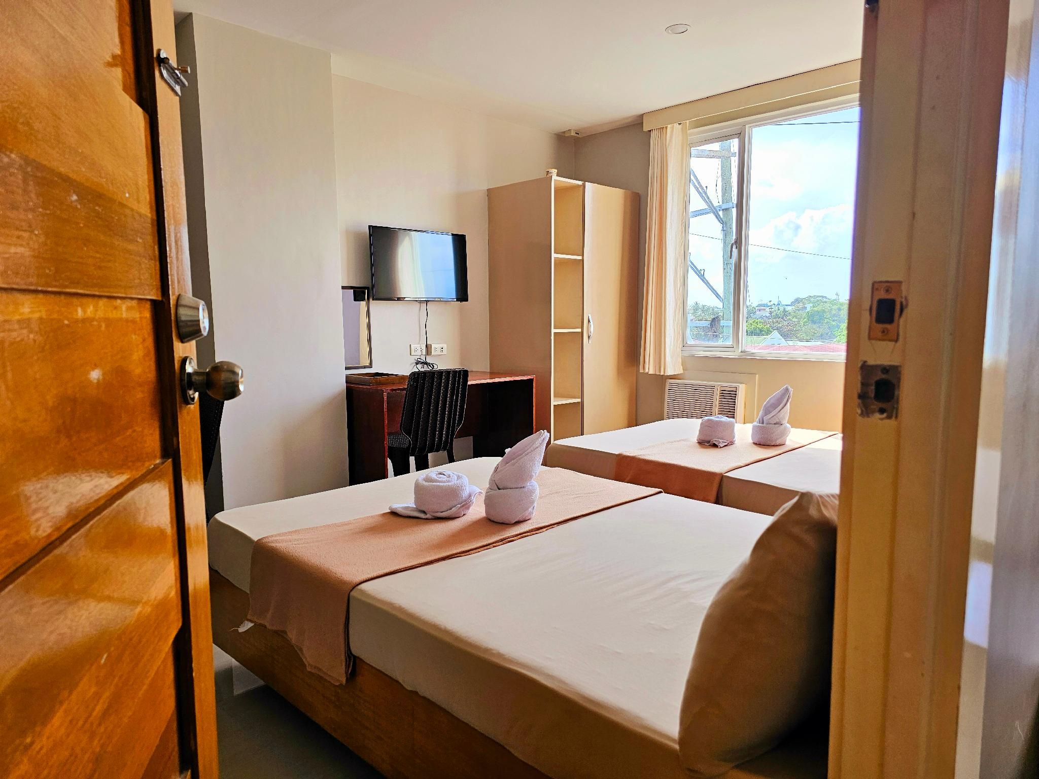 Jaelle Residences Hotel - Downtown Connecting Family Room 2