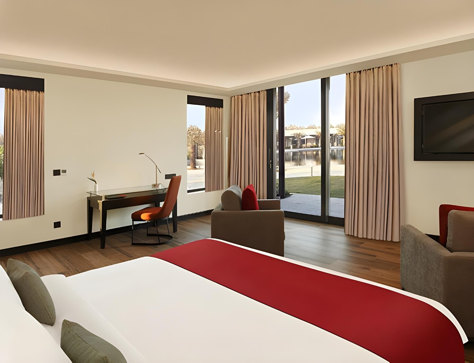 Tiger Palace by Soaltee Deluxe King