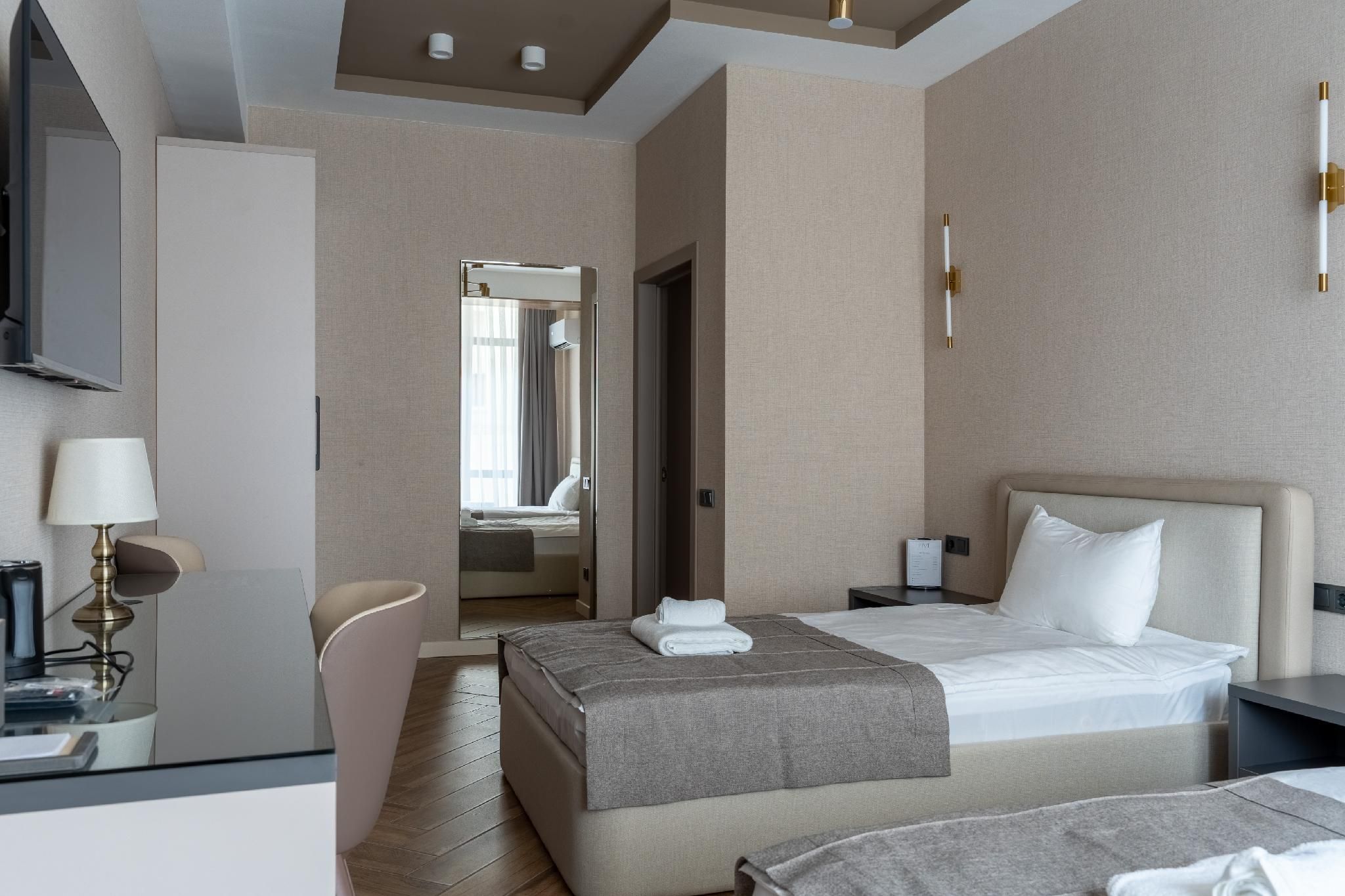 Five Hotel Twin - 2 PCs Included 2