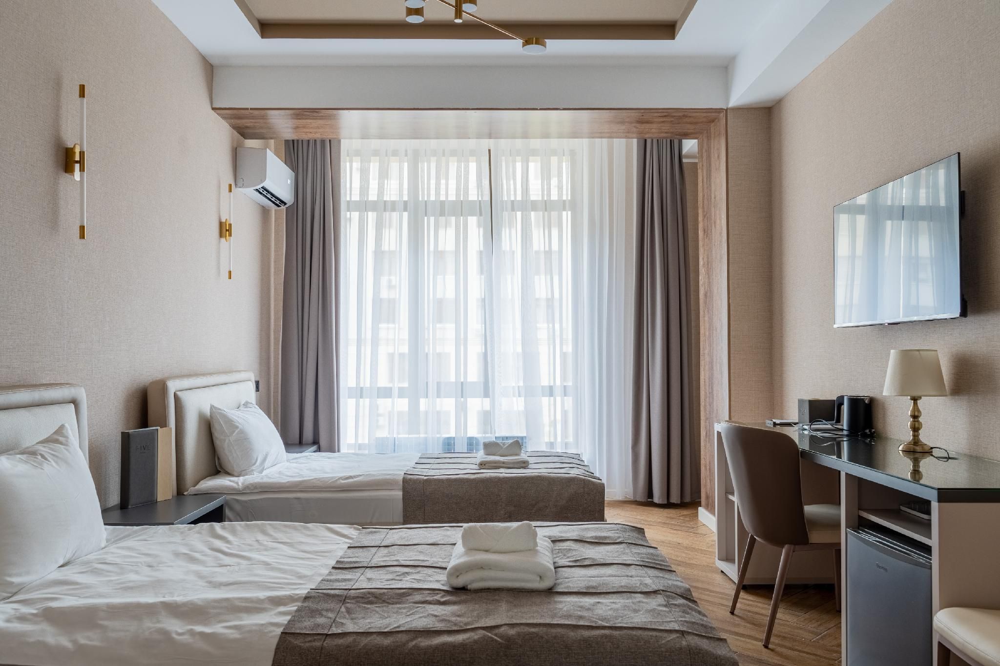 Five Hotel Twin - 2 PCs Included