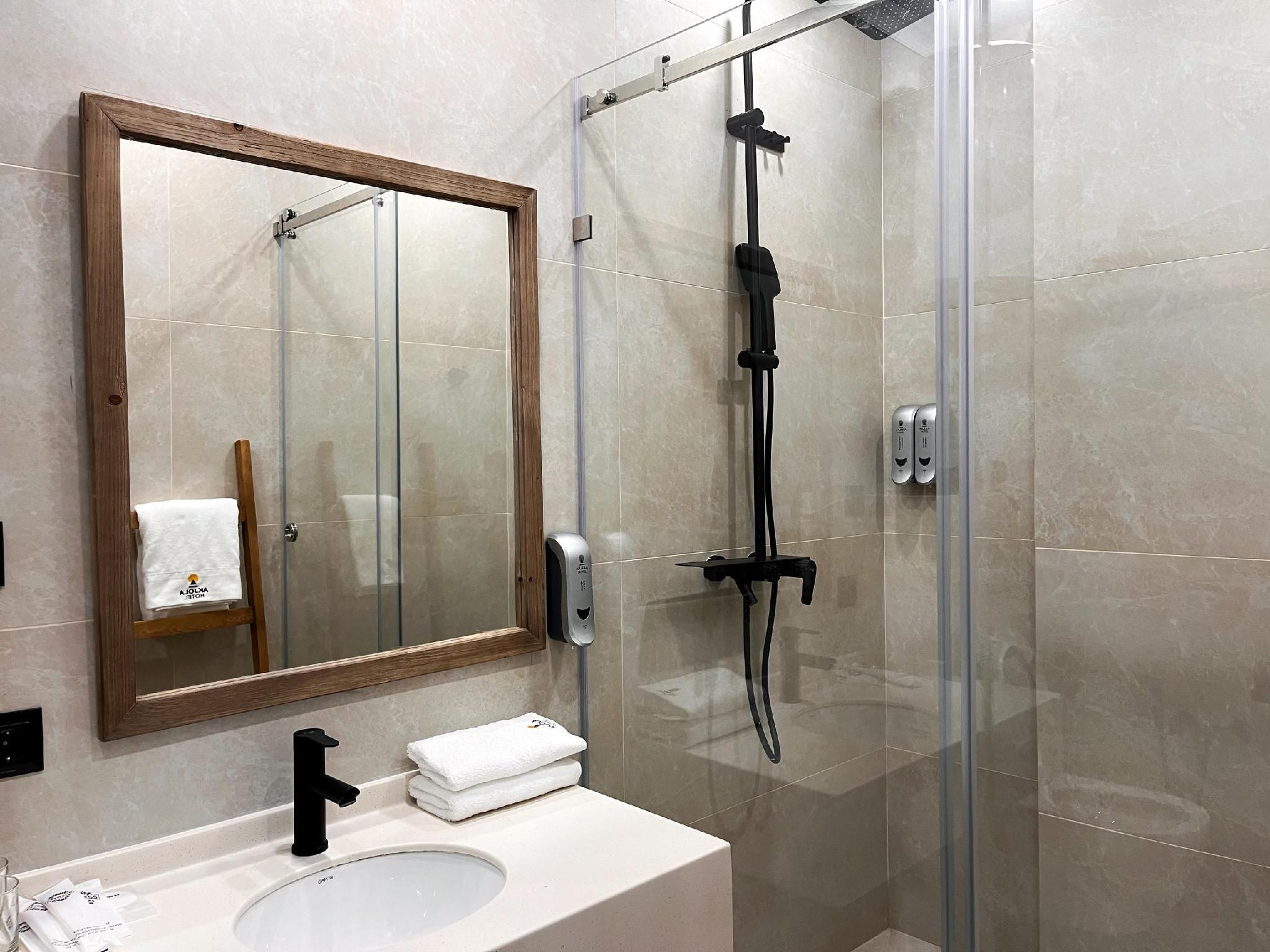 Akjola Hotel Business Suite 3