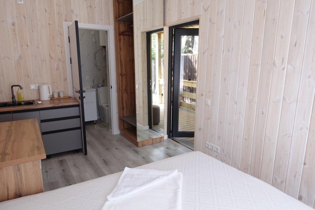 Studio with Pool Access
