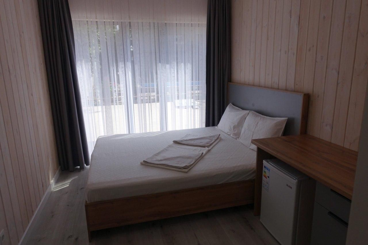 Studio with Pool Access