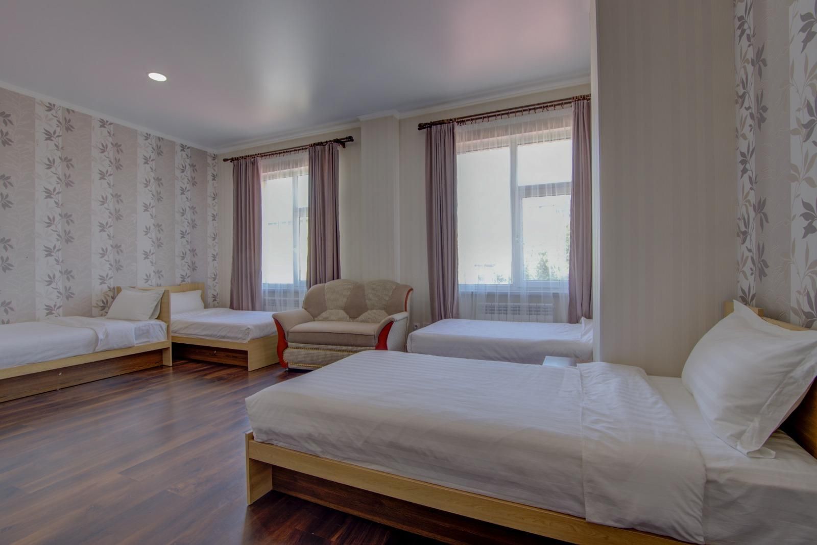 Standard Quadruple Room O - Non-Smoking