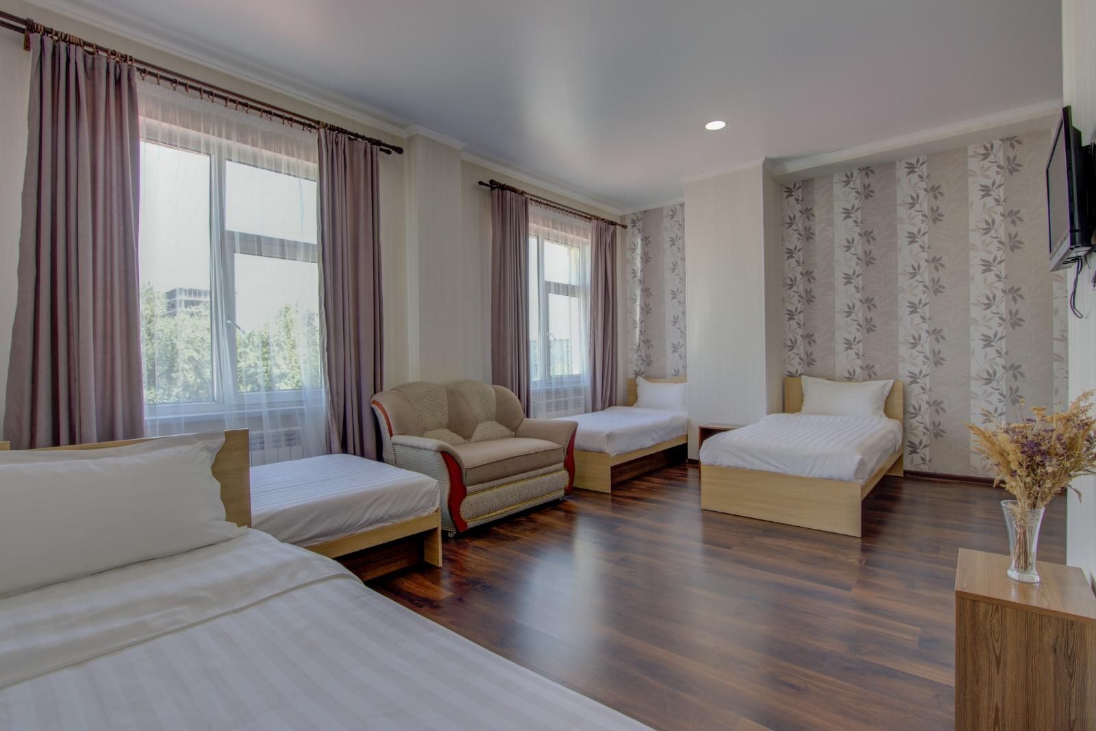 Standard Quadruple Room O - Non-Smoking
