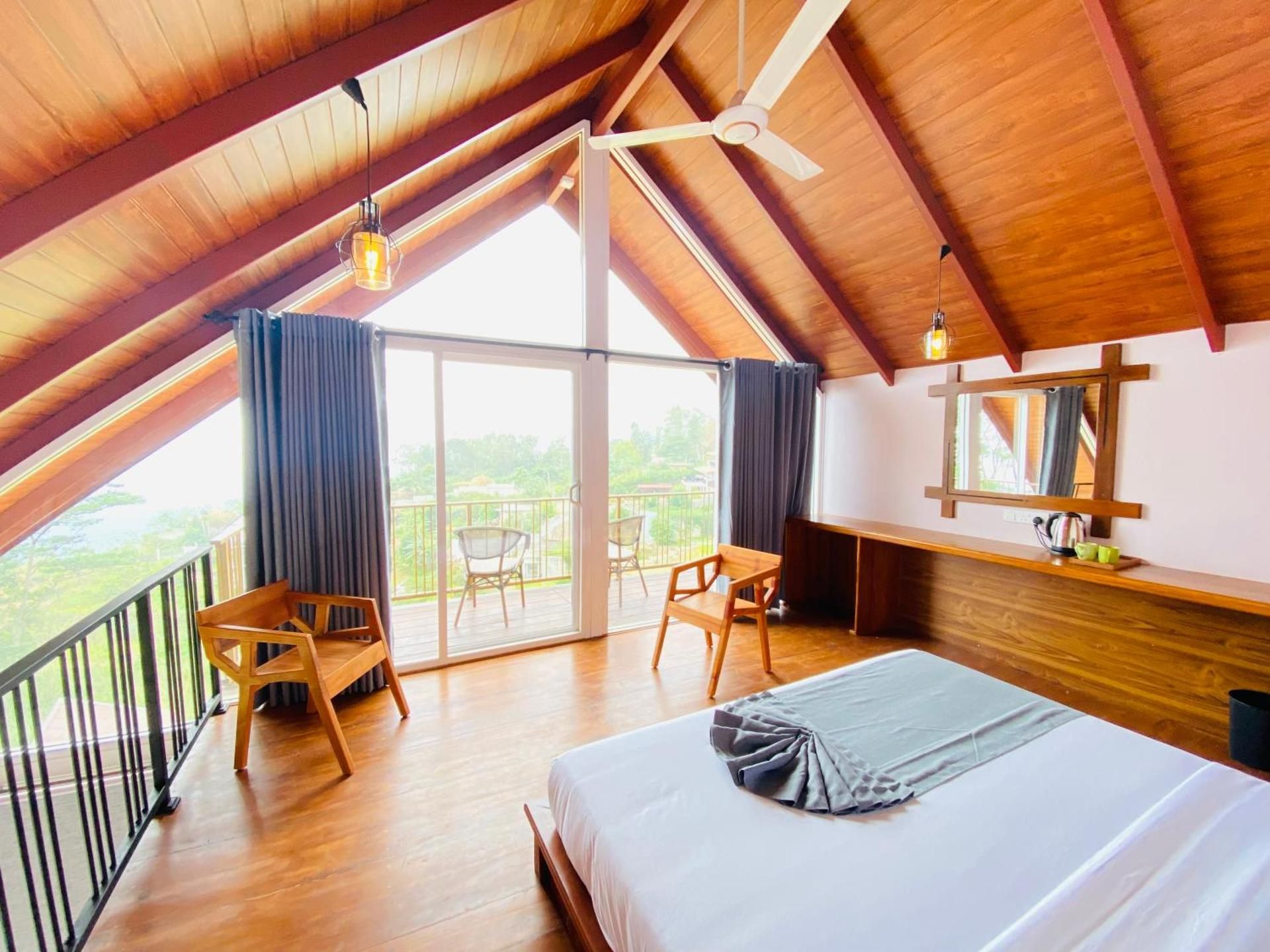 Suite with Mountain View