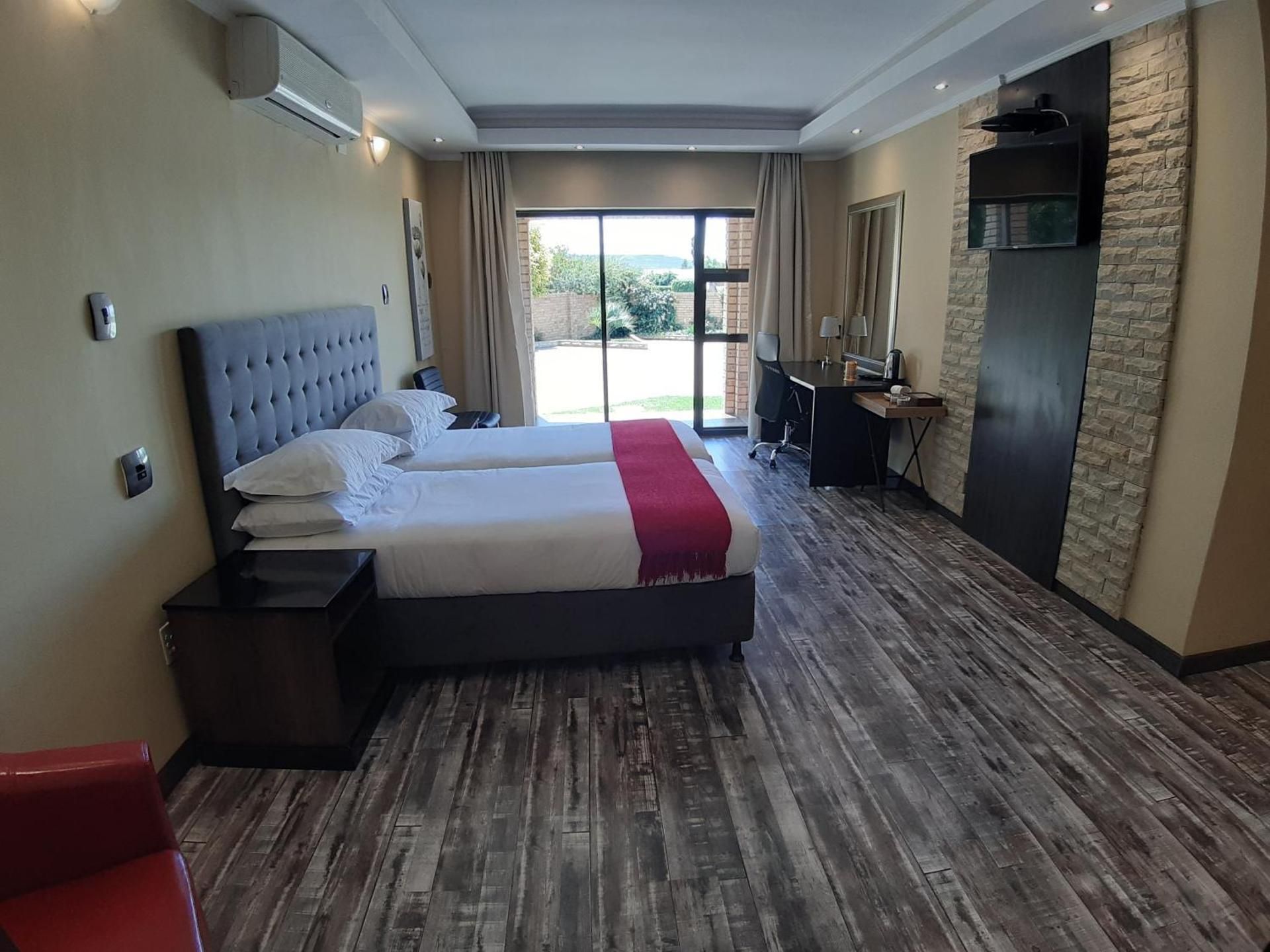Superior Twin Room with City View