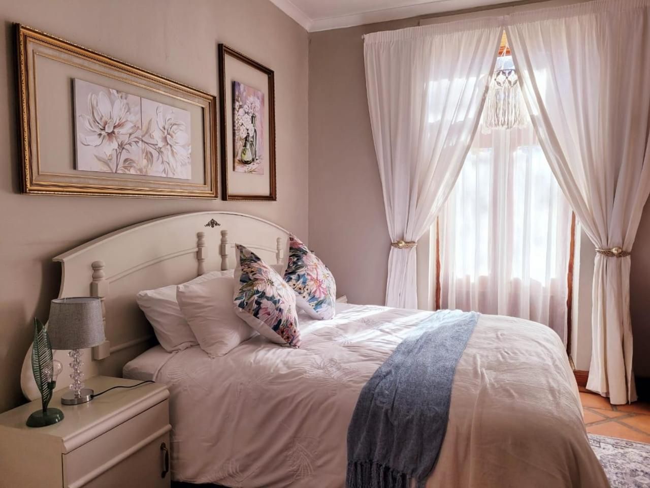 One-Bedroom Deluxe Apartment
