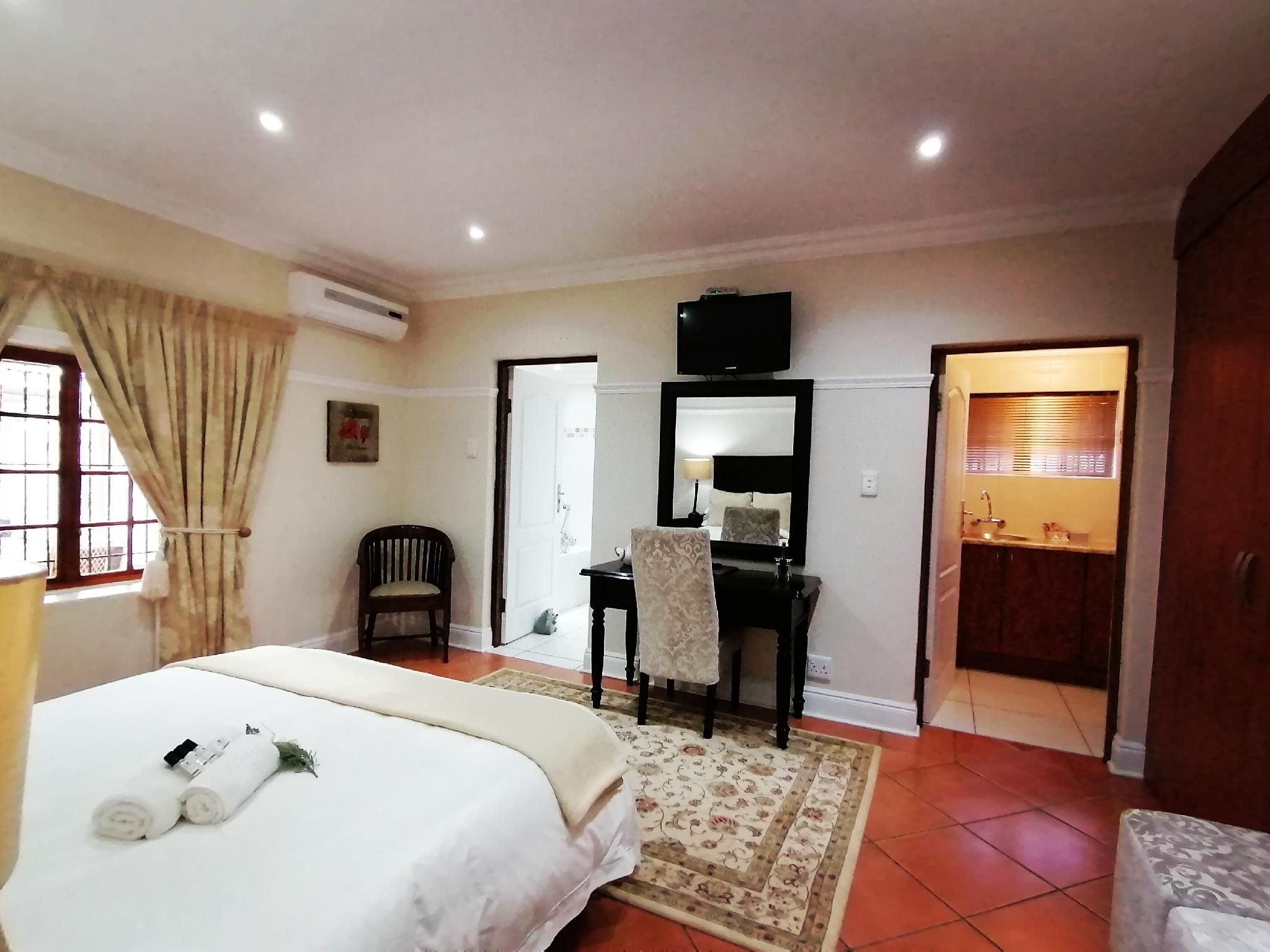 Luxury Room (Shower & Bath)