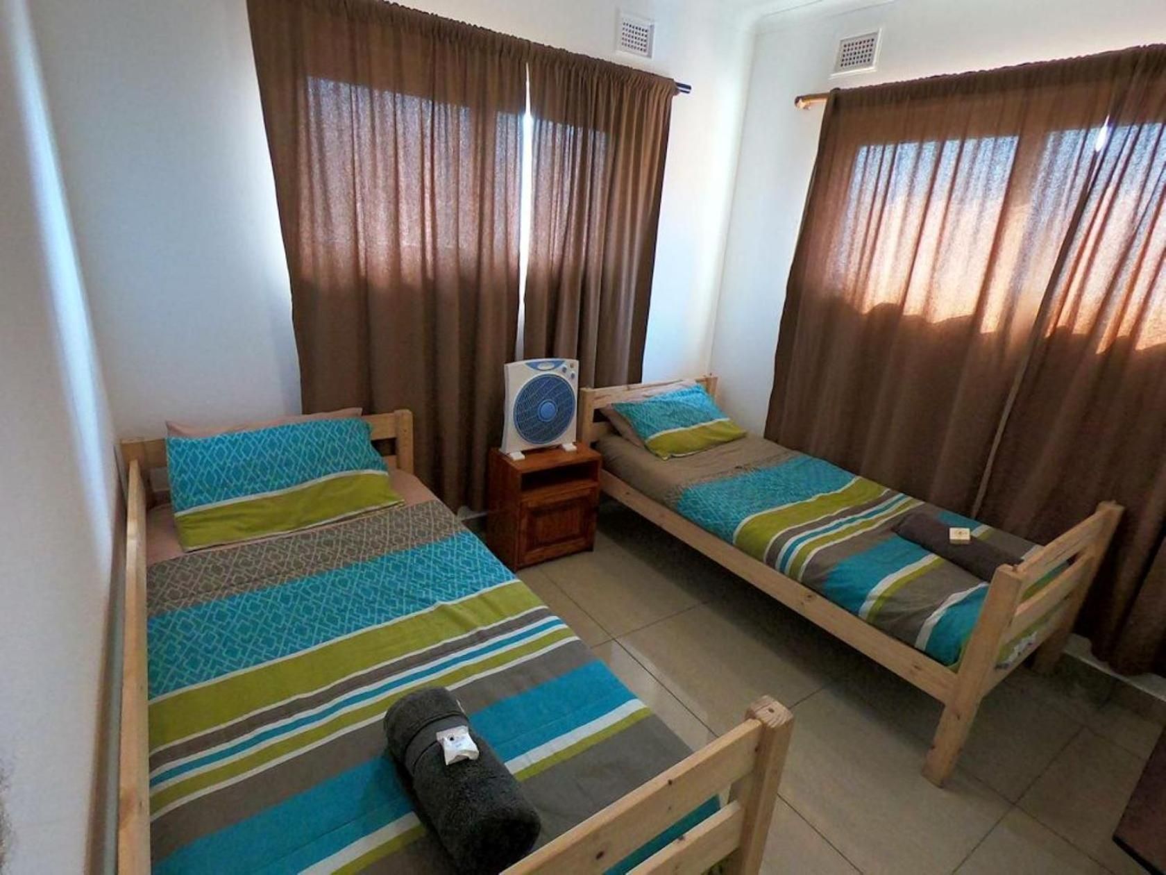 Basic Triple Room with Shared Bathroom
