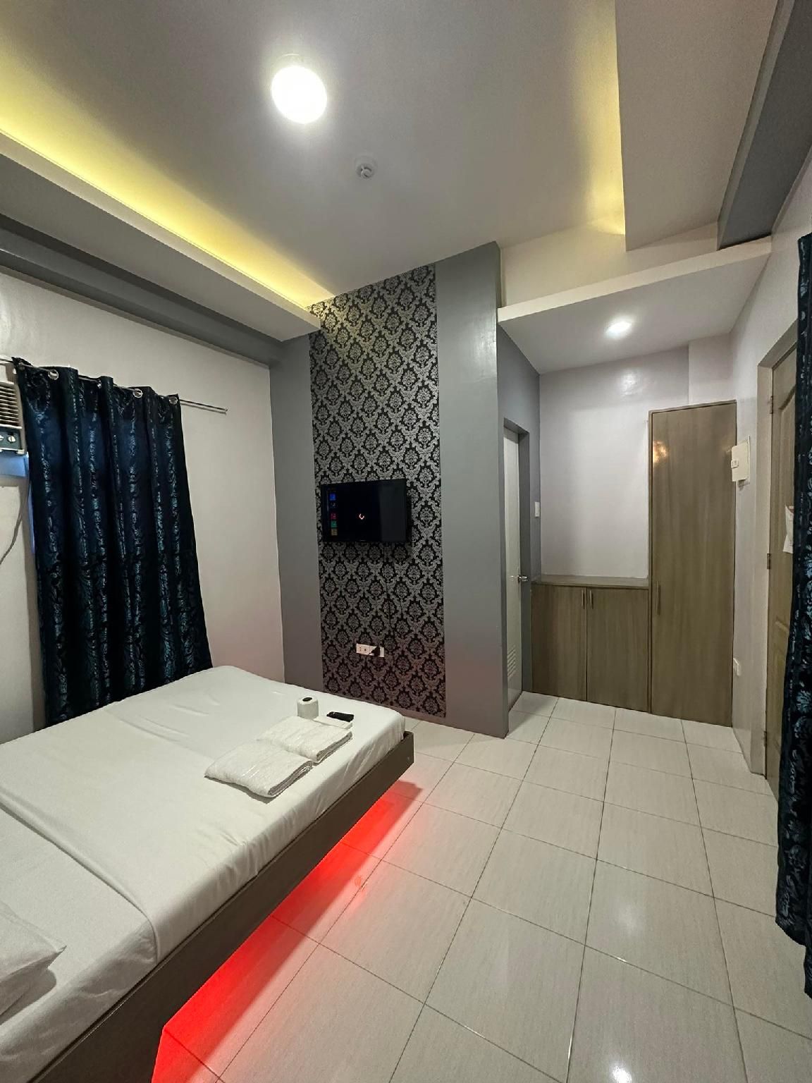 Twilight Tower Queen Room A 2