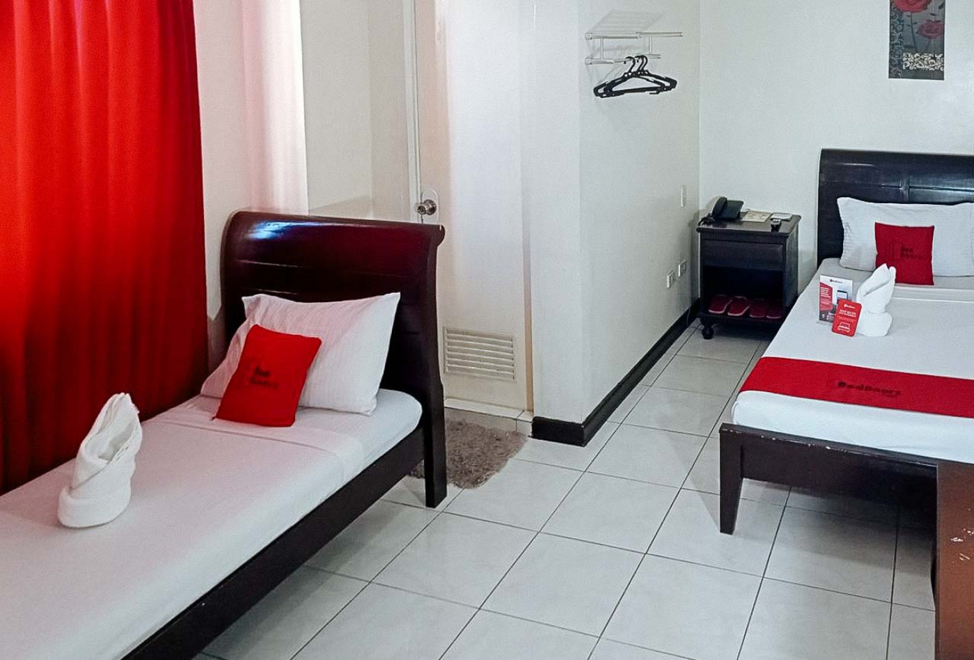 RedDoorz Near Ormoc Port Terminal Twin Room