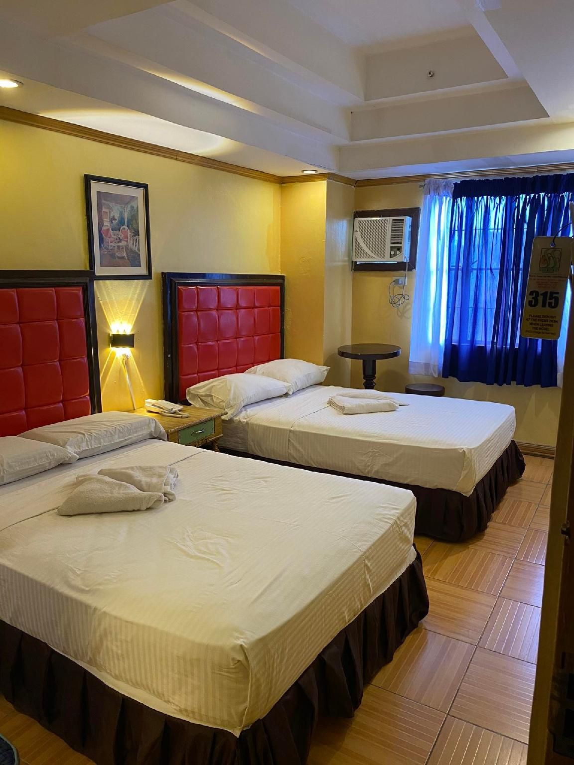 Ormoc Sugarland Suites Premiere Room